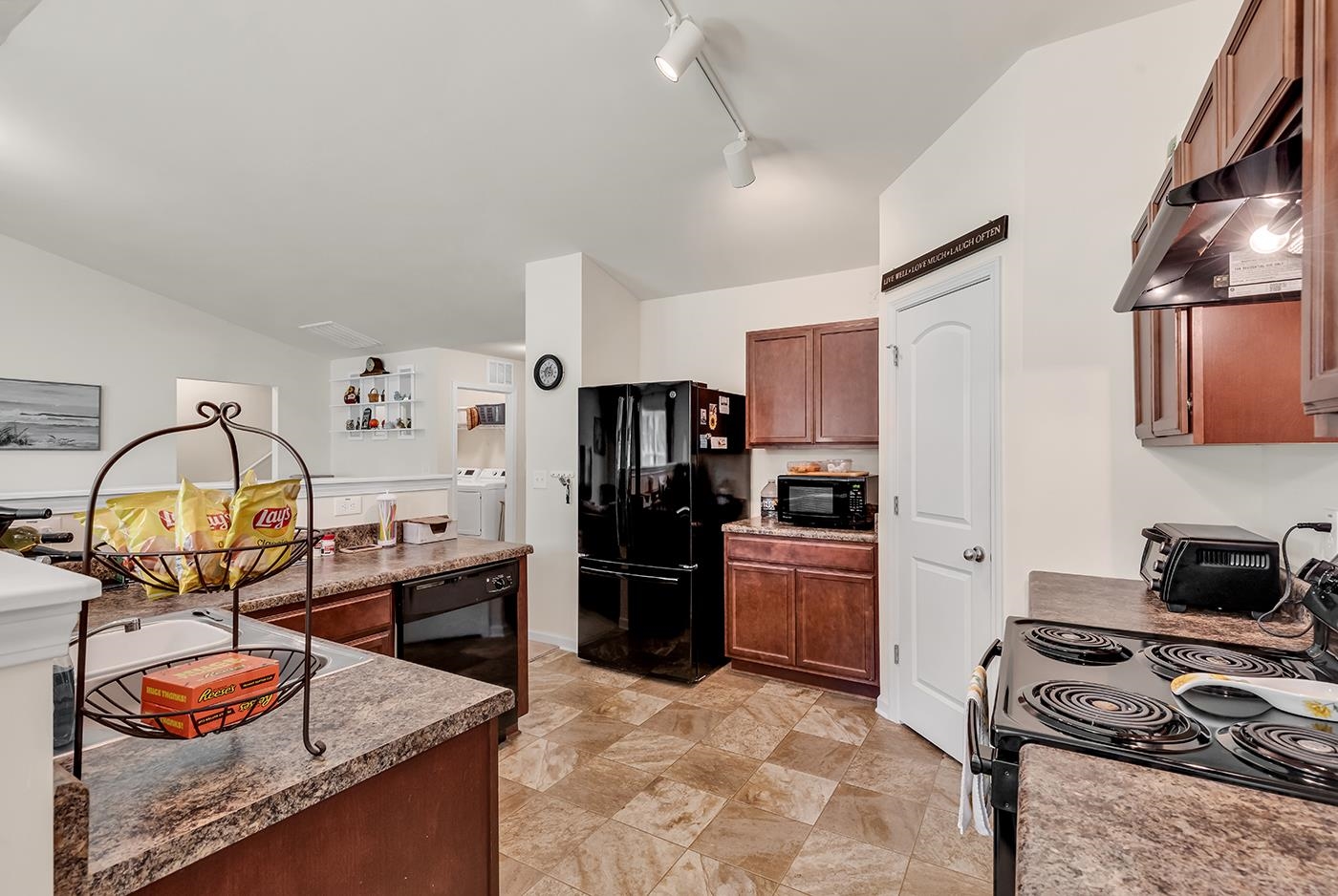 2009 Spring Valley Ct. Property Photo 17