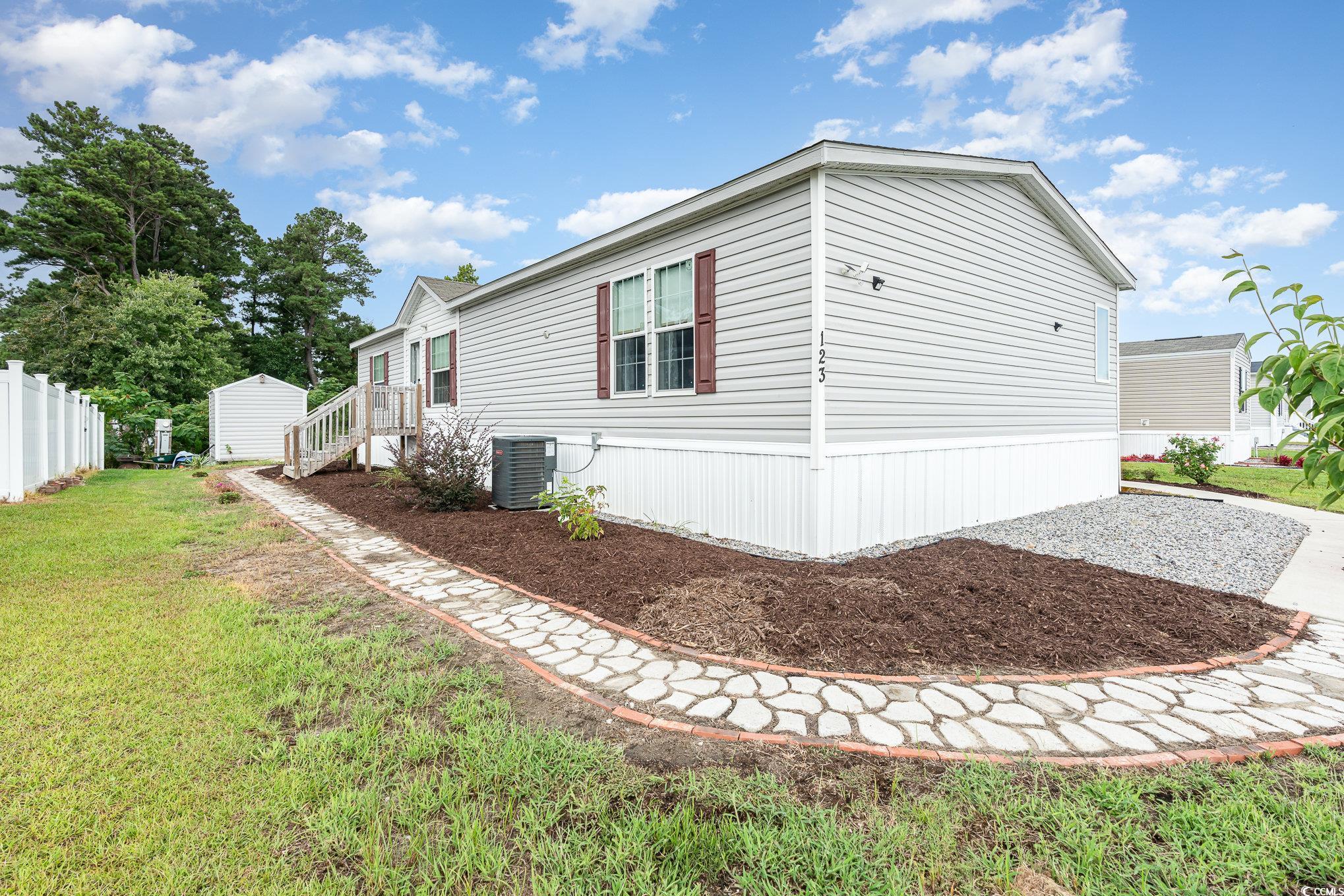 123 Shetland Woods Dr. Property Photo 2