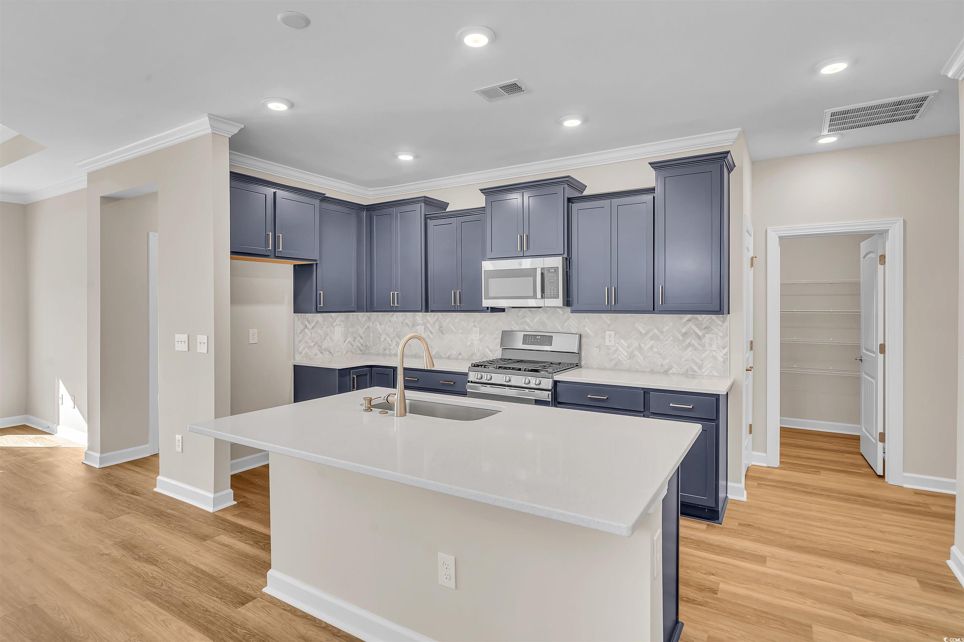 626 Castle Ct. Property Photo 5