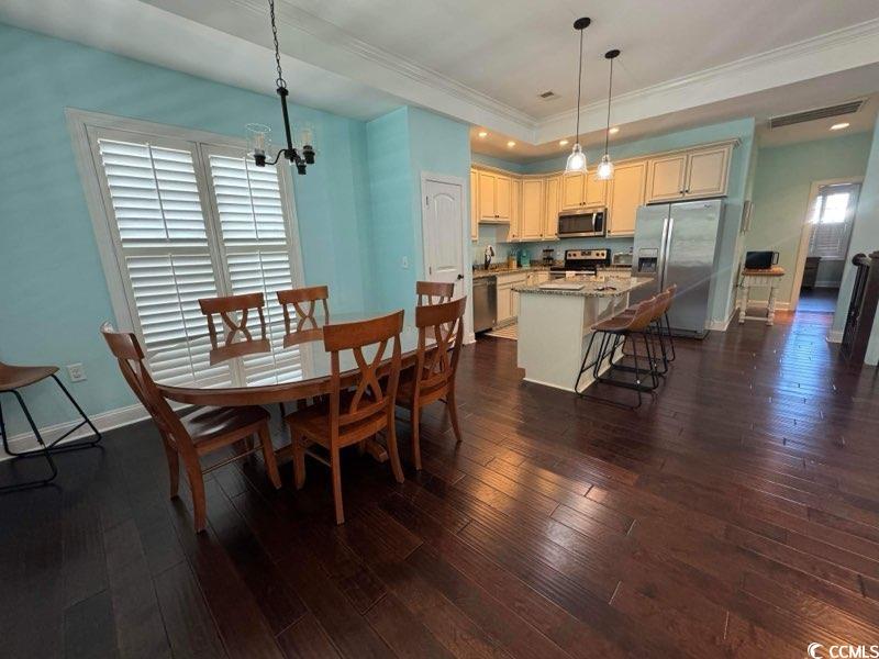 590 Collins Ave. Property Photo 7