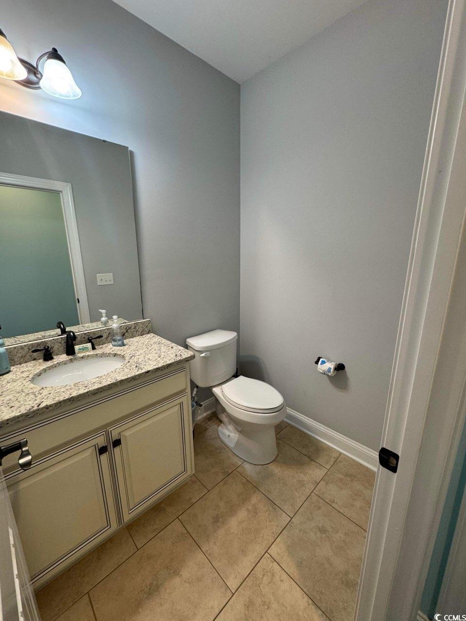 590 Collins Ave. Property Photo 9