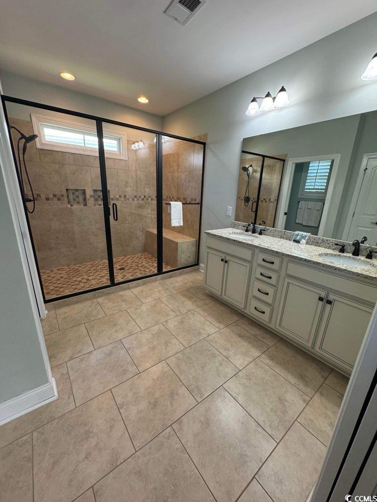 590 Collins Ave. Property Photo 11
