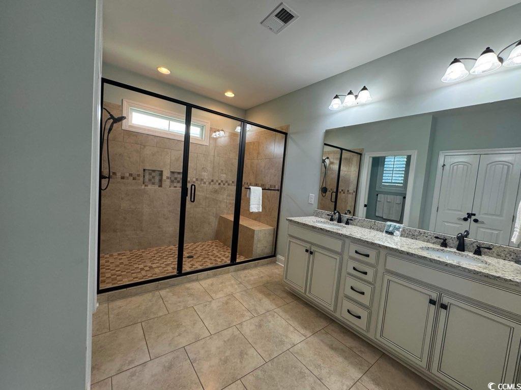 590 Collins Ave. Property Photo 13