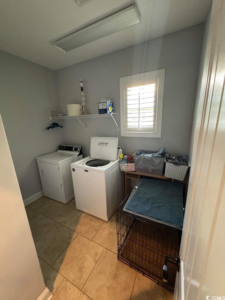 590 Collins Ave. Property Photo 14