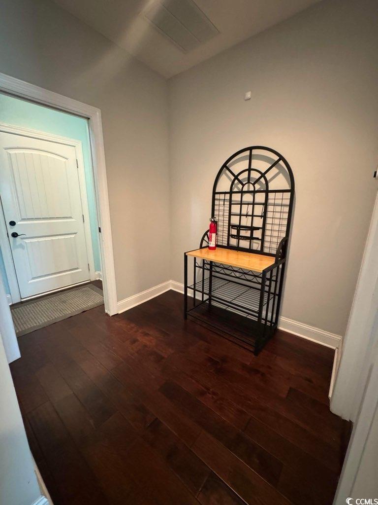 590 Collins Ave. Property Photo 16