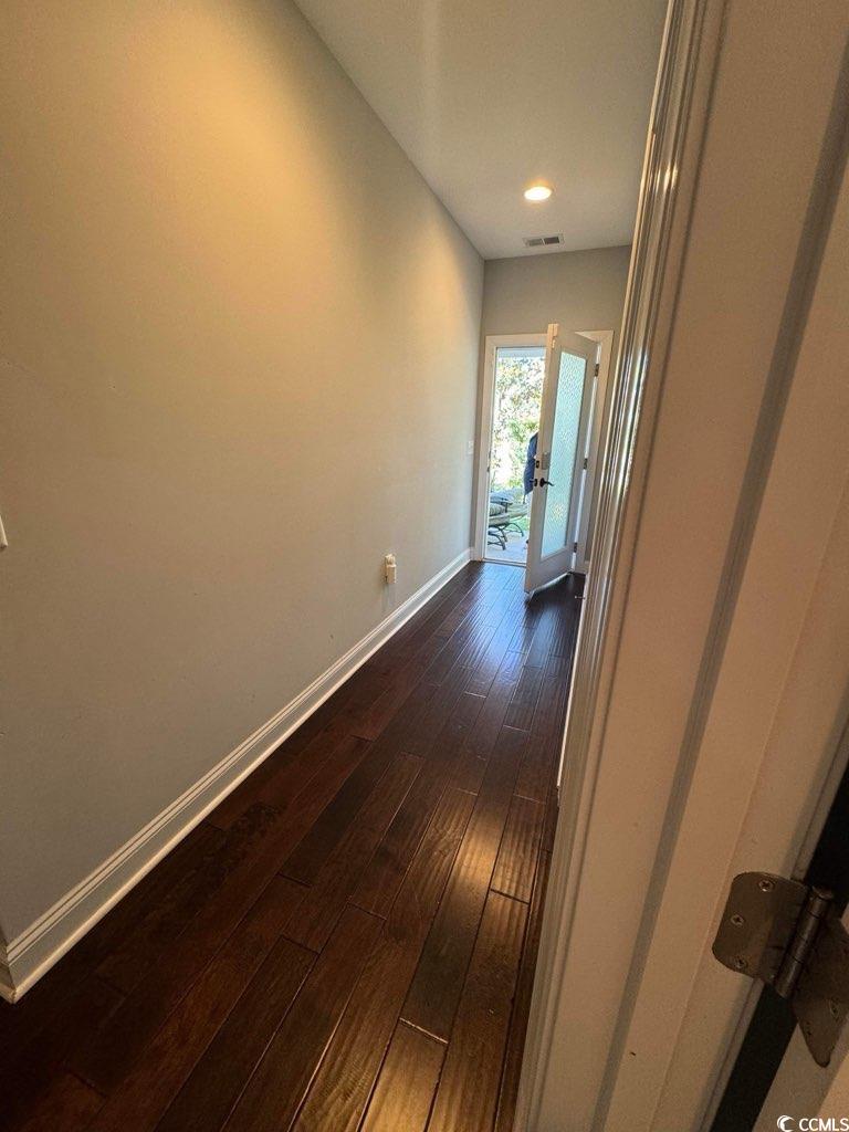590 Collins Ave. Property Photo 17