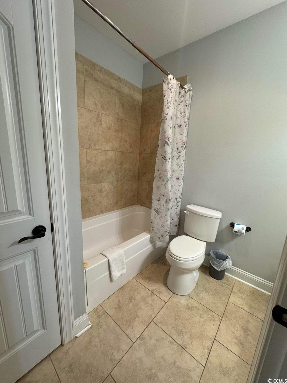 590 Collins Ave. Property Photo 18