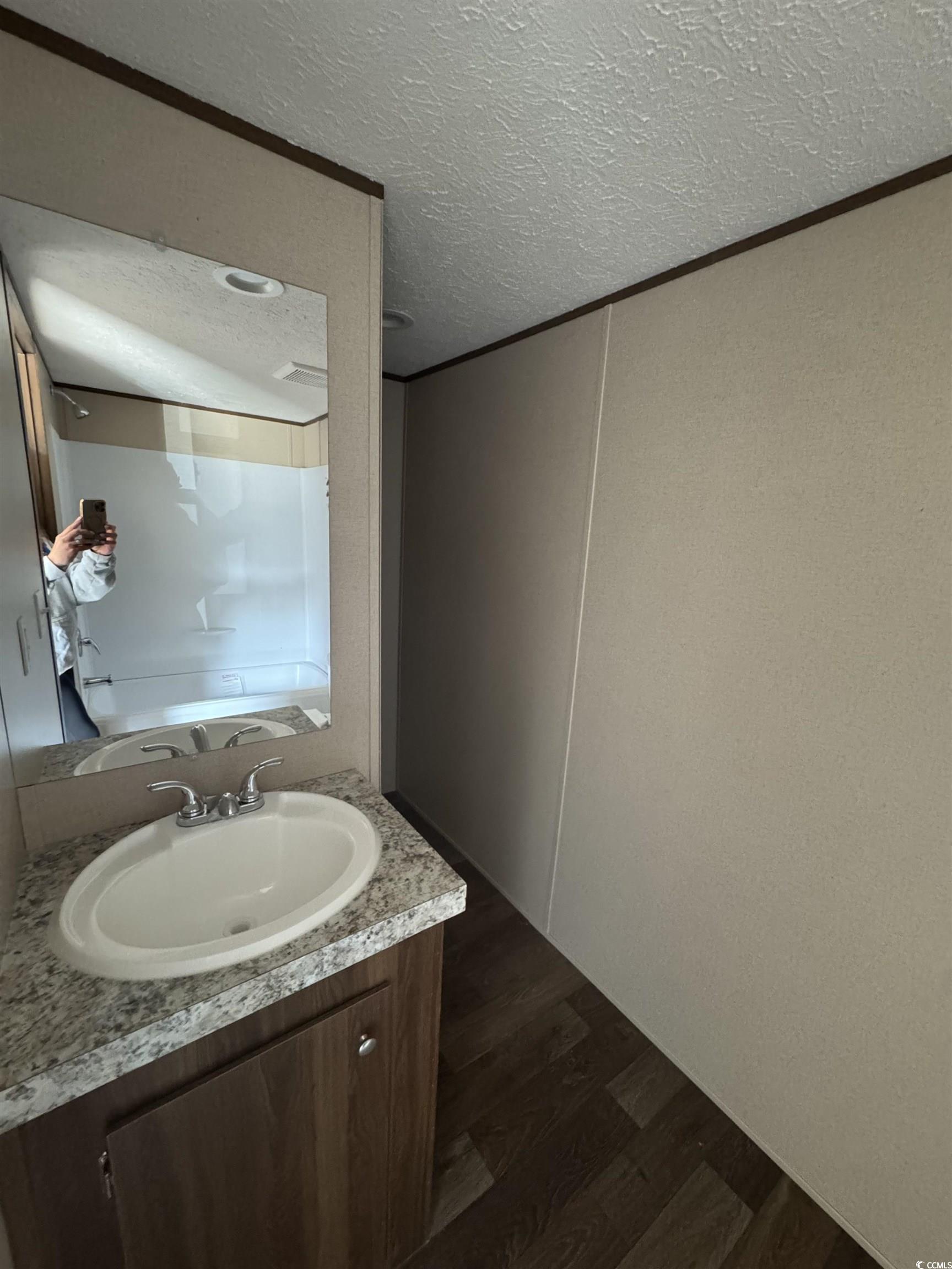 2500 Newton Rd. Property Photo 12