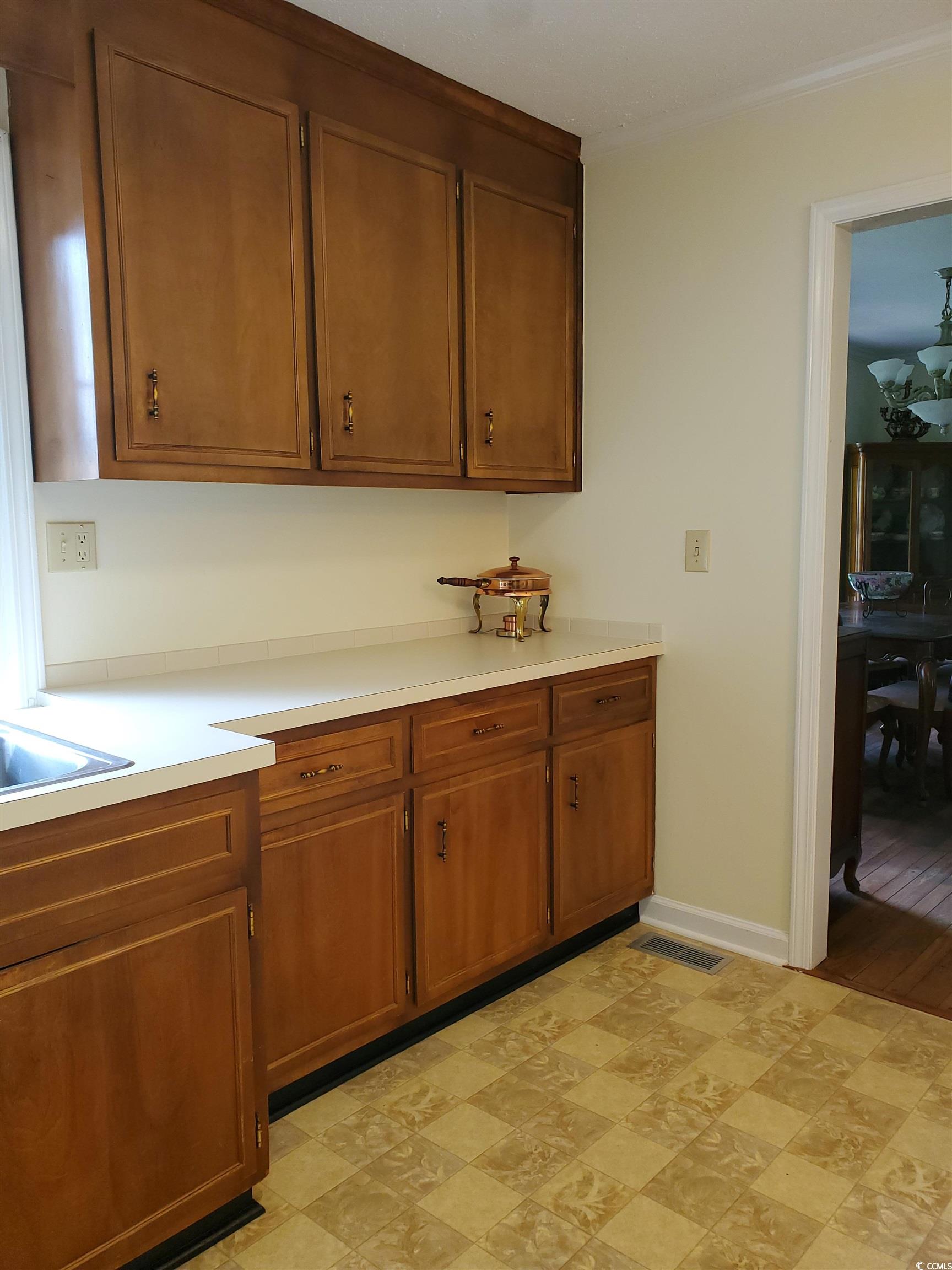5864 Crestwood Dr. Property Photo 11