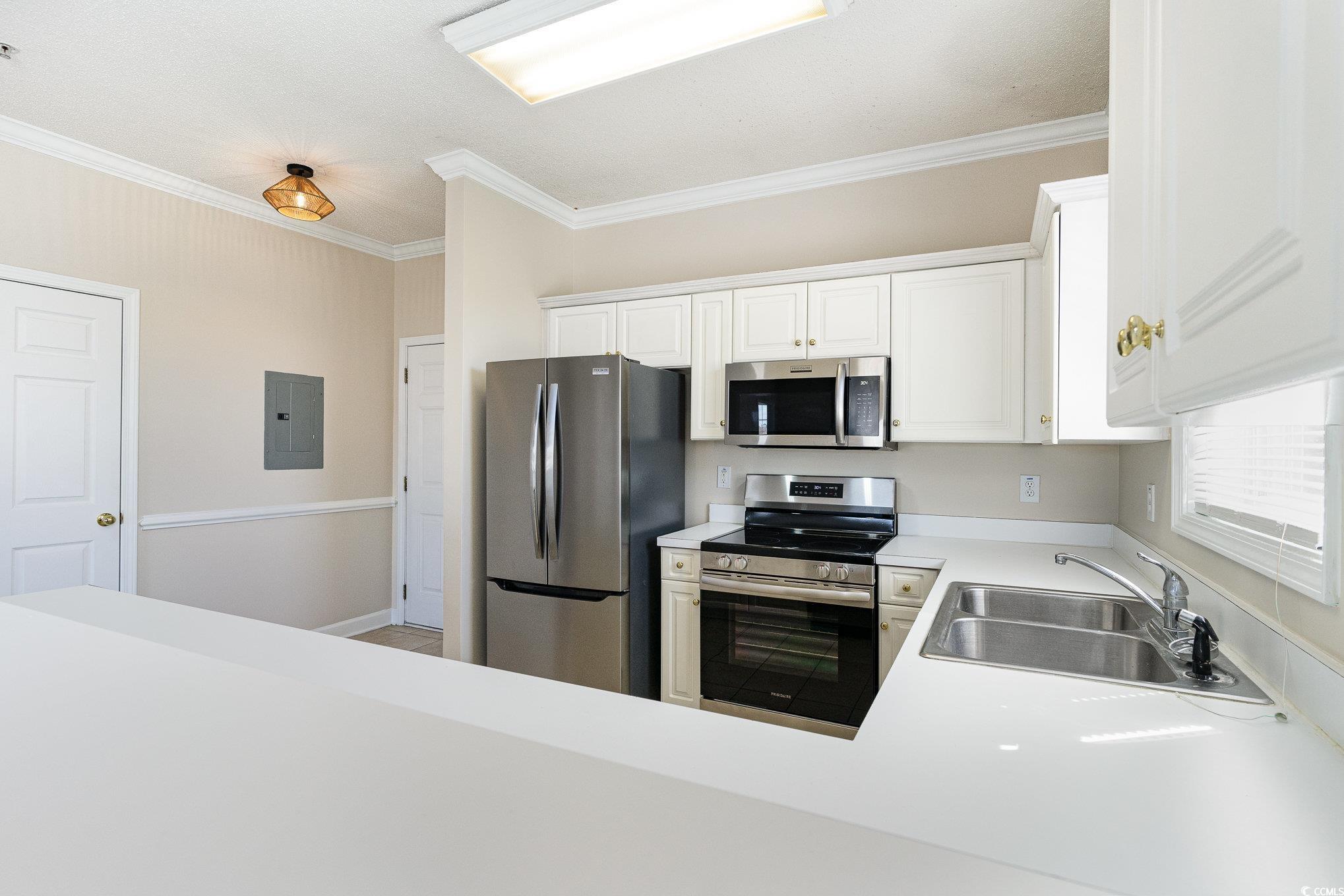 604 Heathrow Dr. Property Photo 11