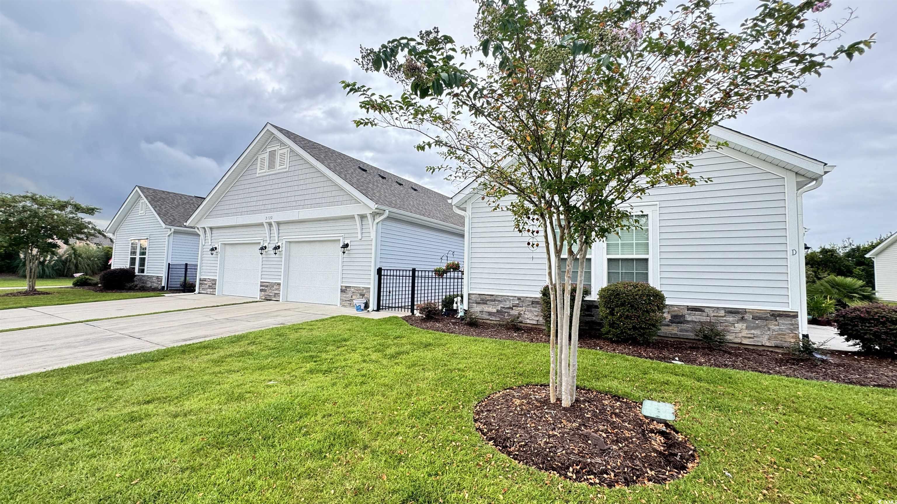 2122 Rayson Dr. Property Photo 2