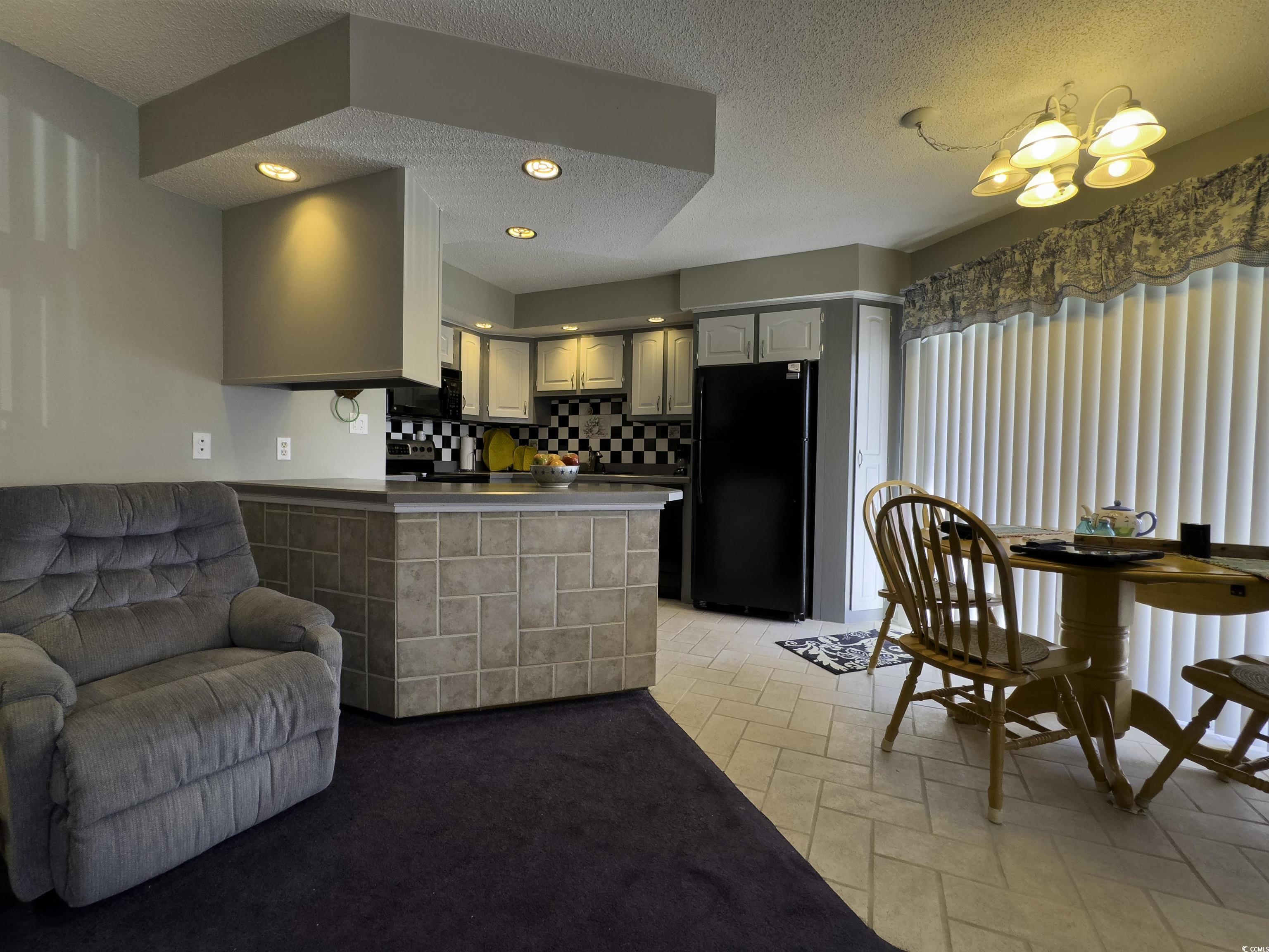 4290 Pinehurst Circle Property Photo 4