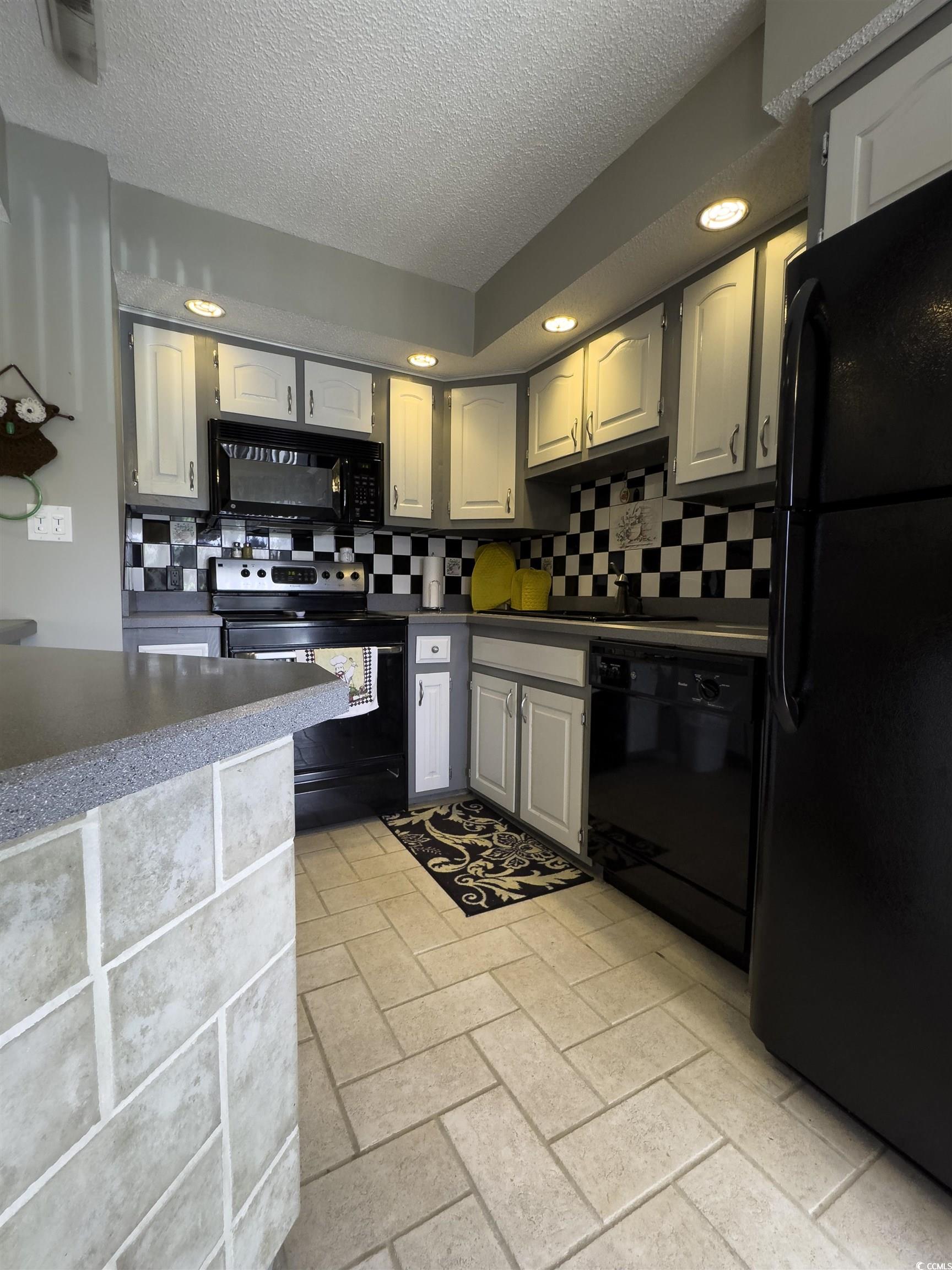 4290 Pinehurst Circle Property Photo 5