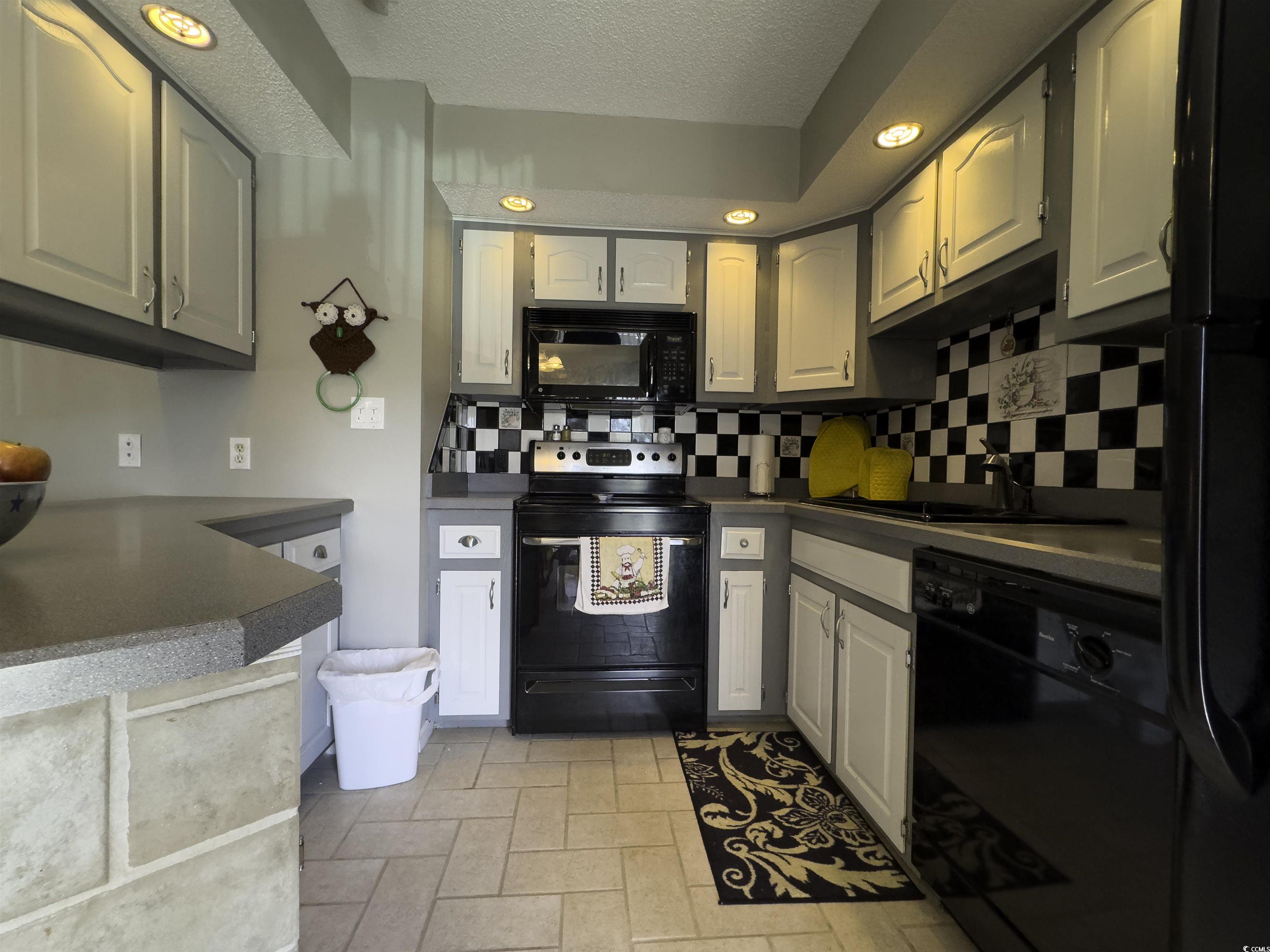 4290 Pinehurst Circle Property Photo 6