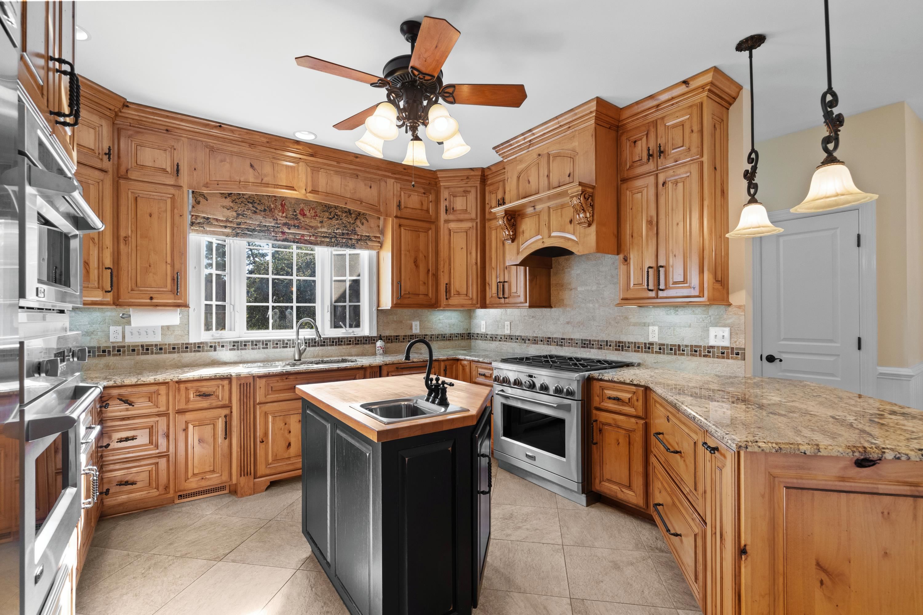 9325 Cove Dr. Property Photo 15