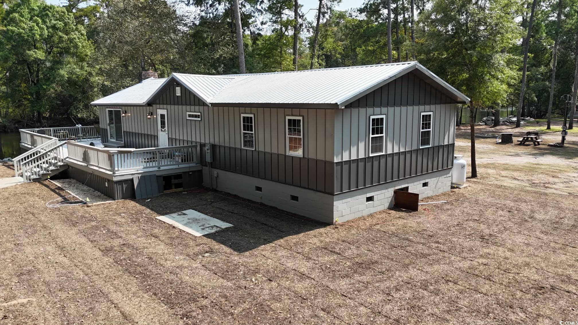 7122 Cox Lake Dr. Property Photo 4