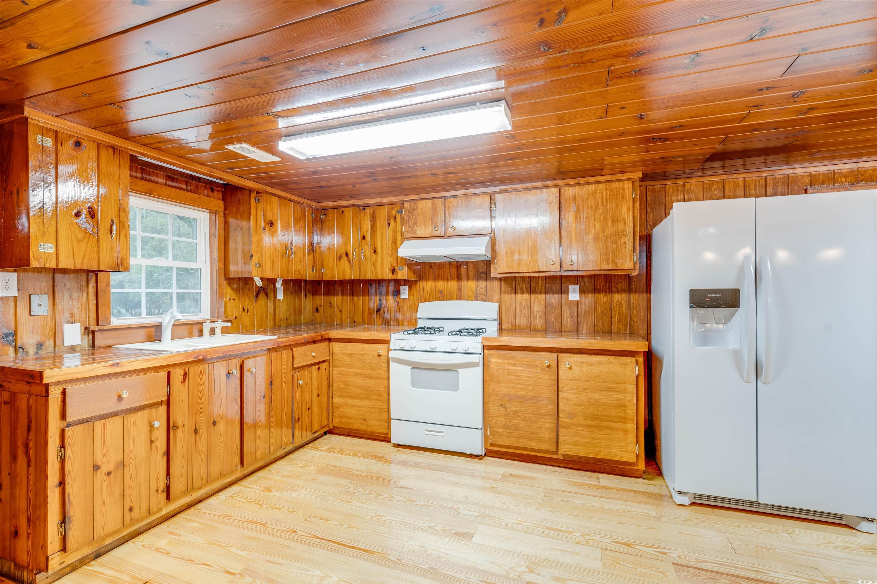 7122 Cox Lake Dr. Property Photo 13