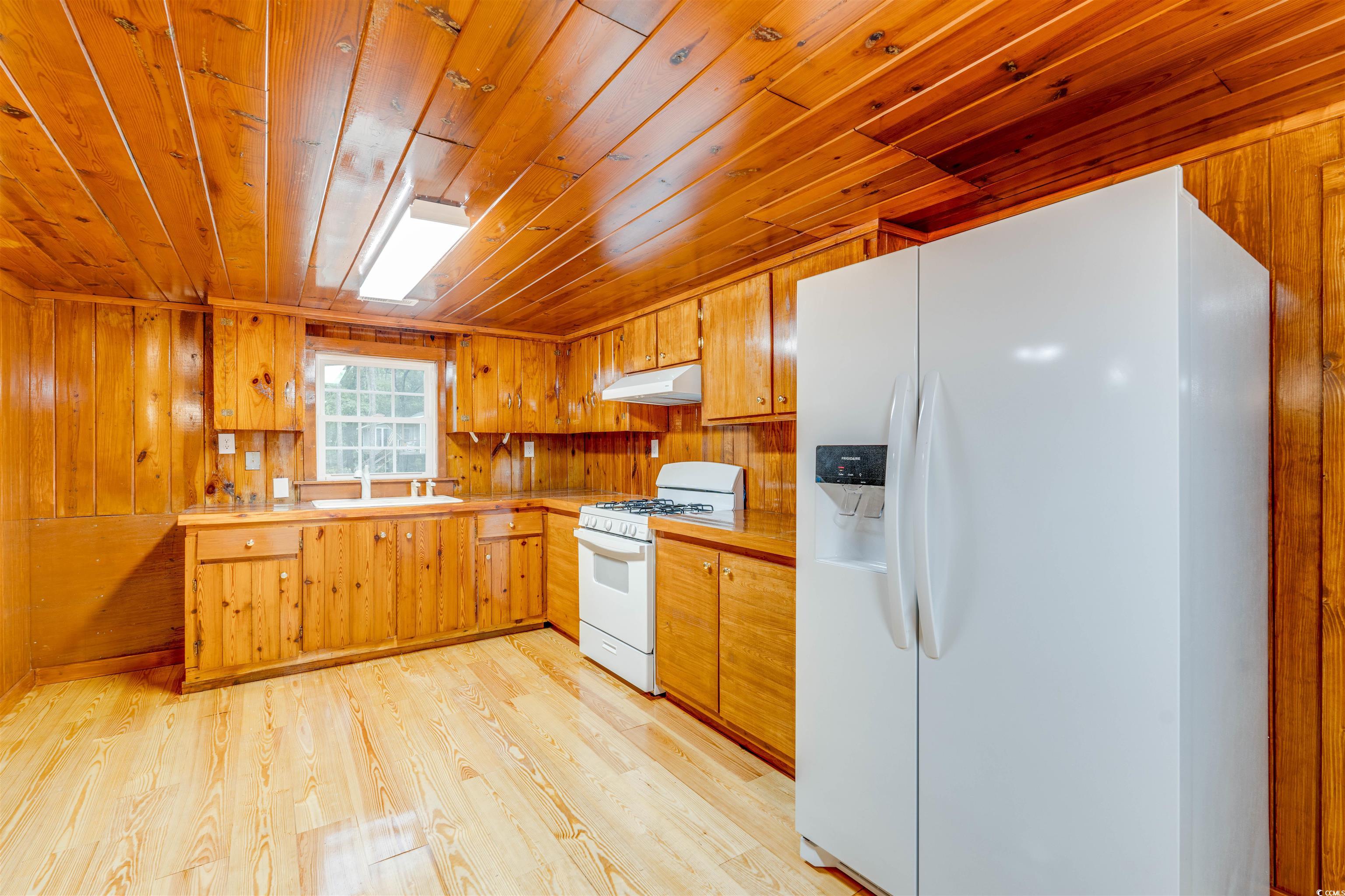 7122 Cox Lake Dr. Property Photo 15