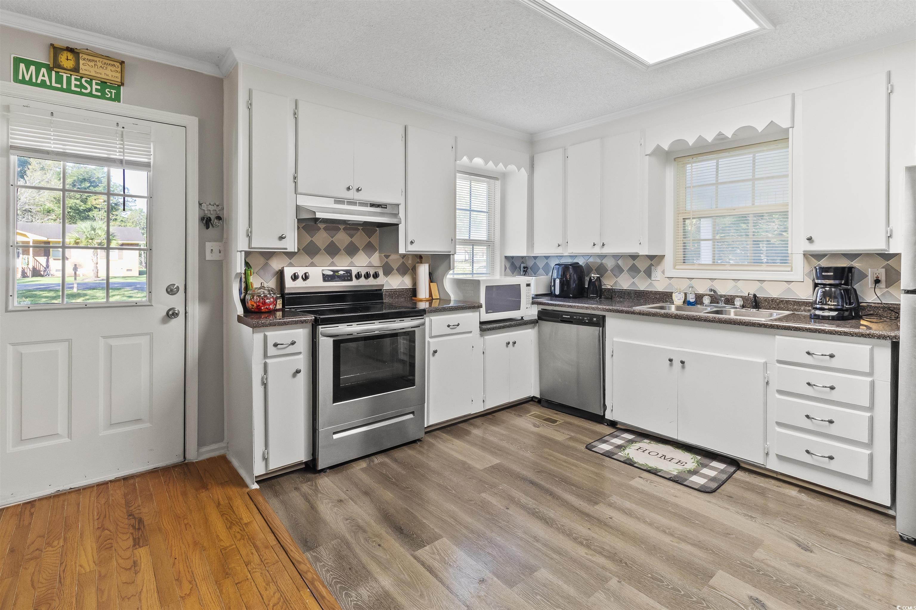 1210 John St. Property Photo 8