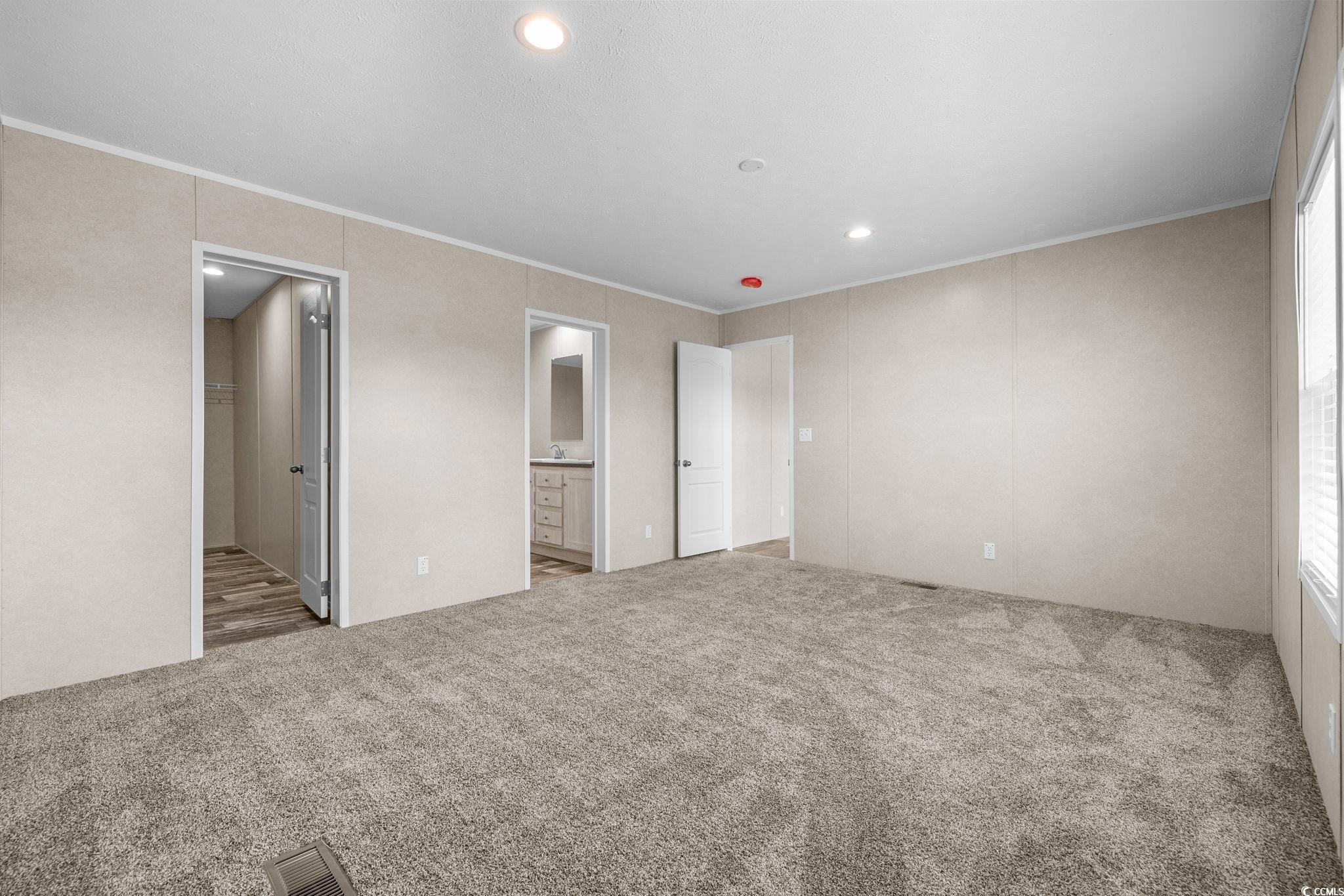 215 Eva Dr. Property Photo 5