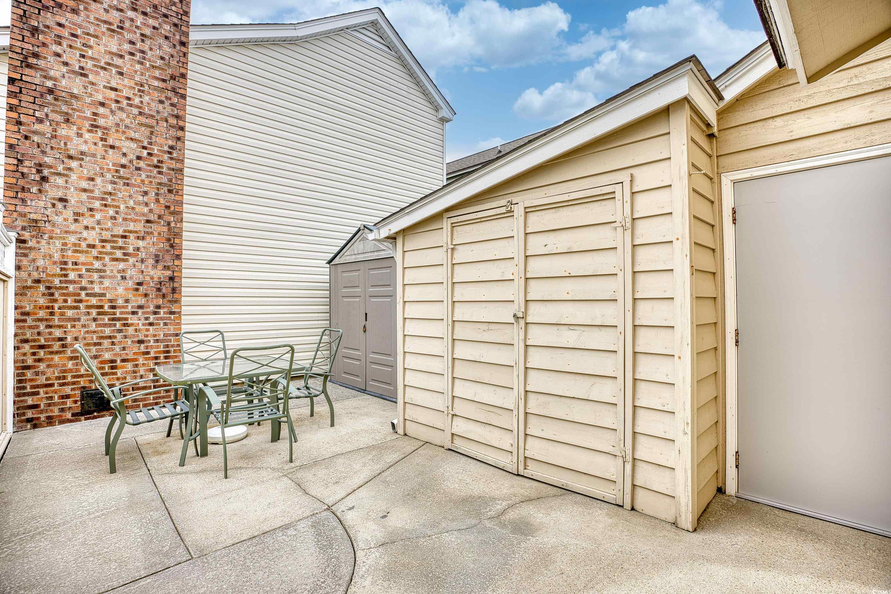 1004 Edge Dr. Property Photo 10