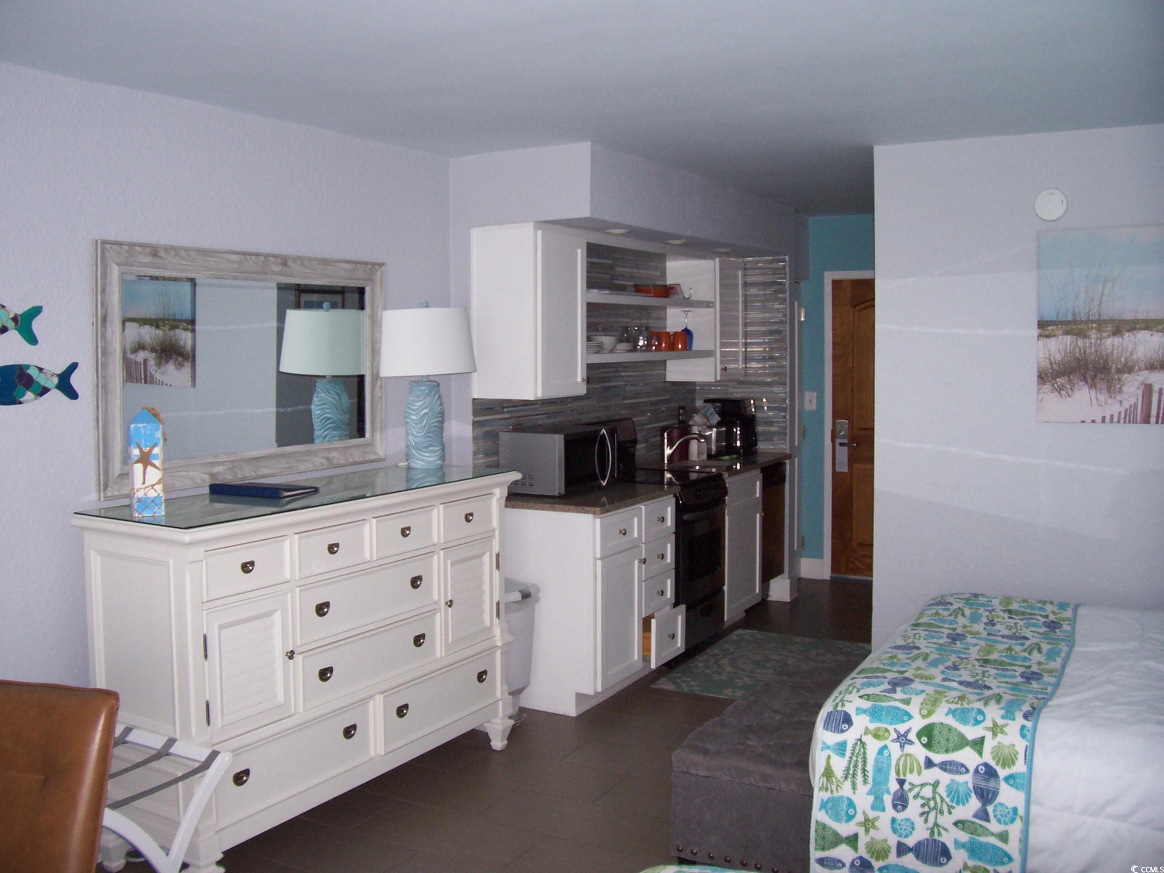 9550 Shore Dr. Property Photo 3