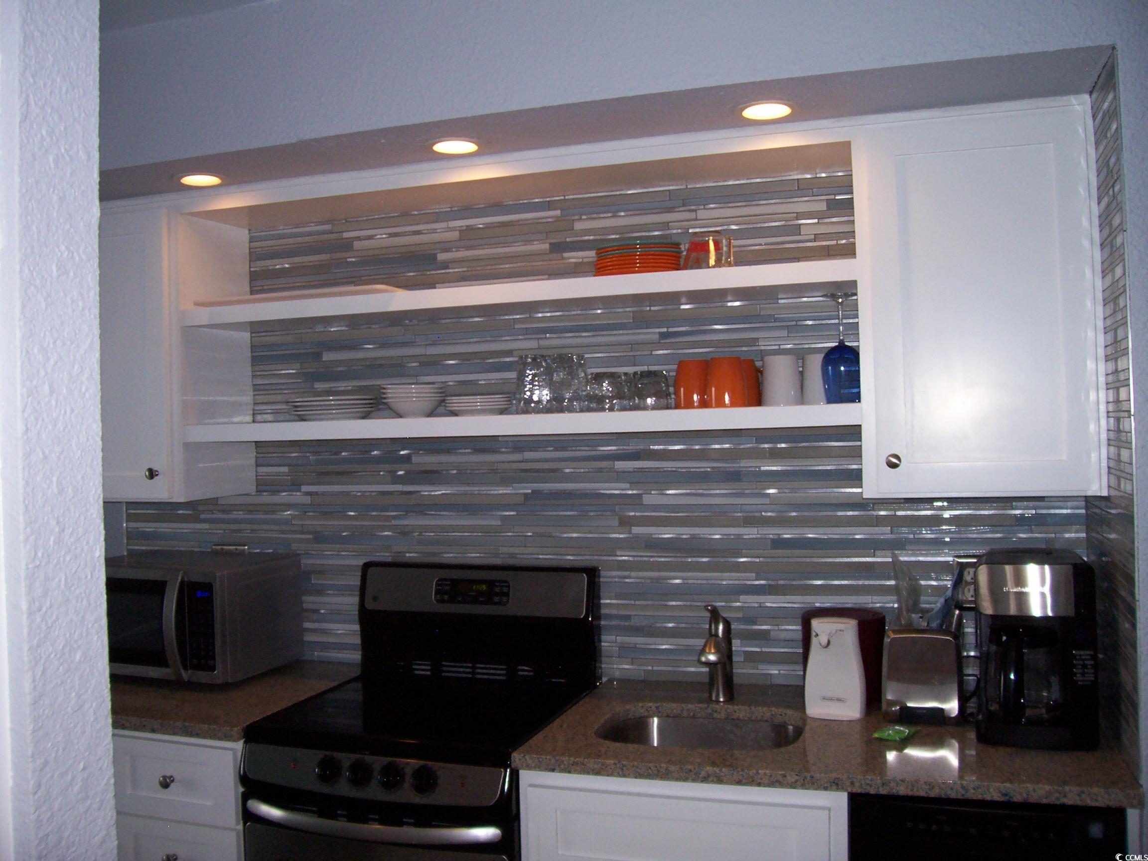 9550 Shore Dr. Property Photo 5