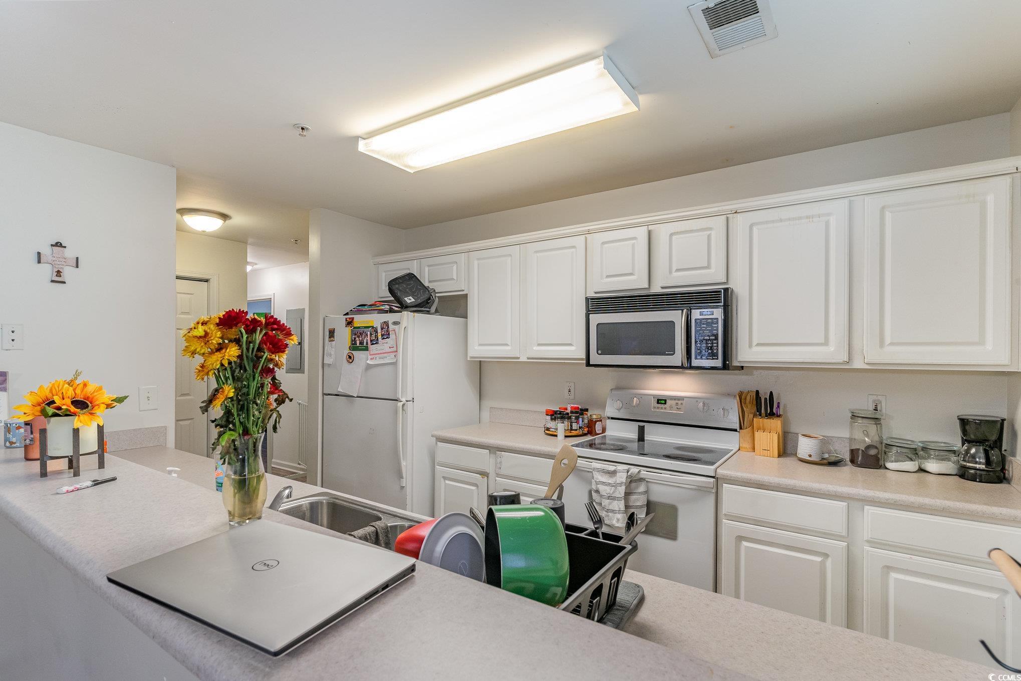 4845 Meadowsweet Dr. Property Photo 8