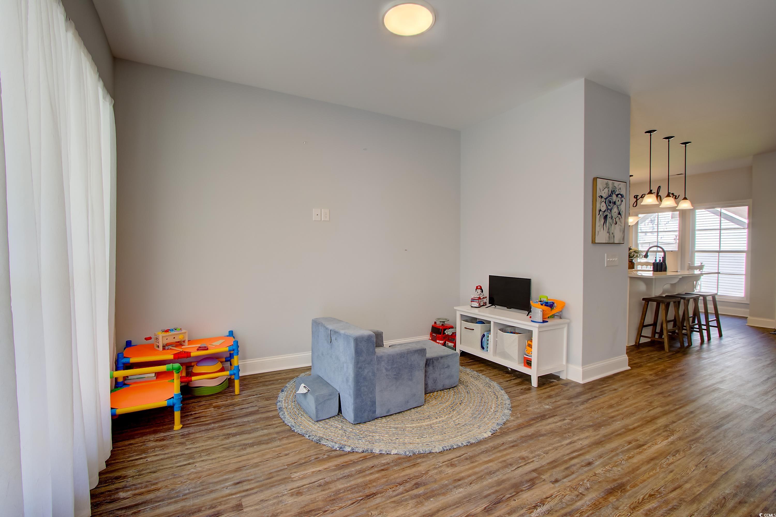 1746 Pierpont Ave. Property Photo 3