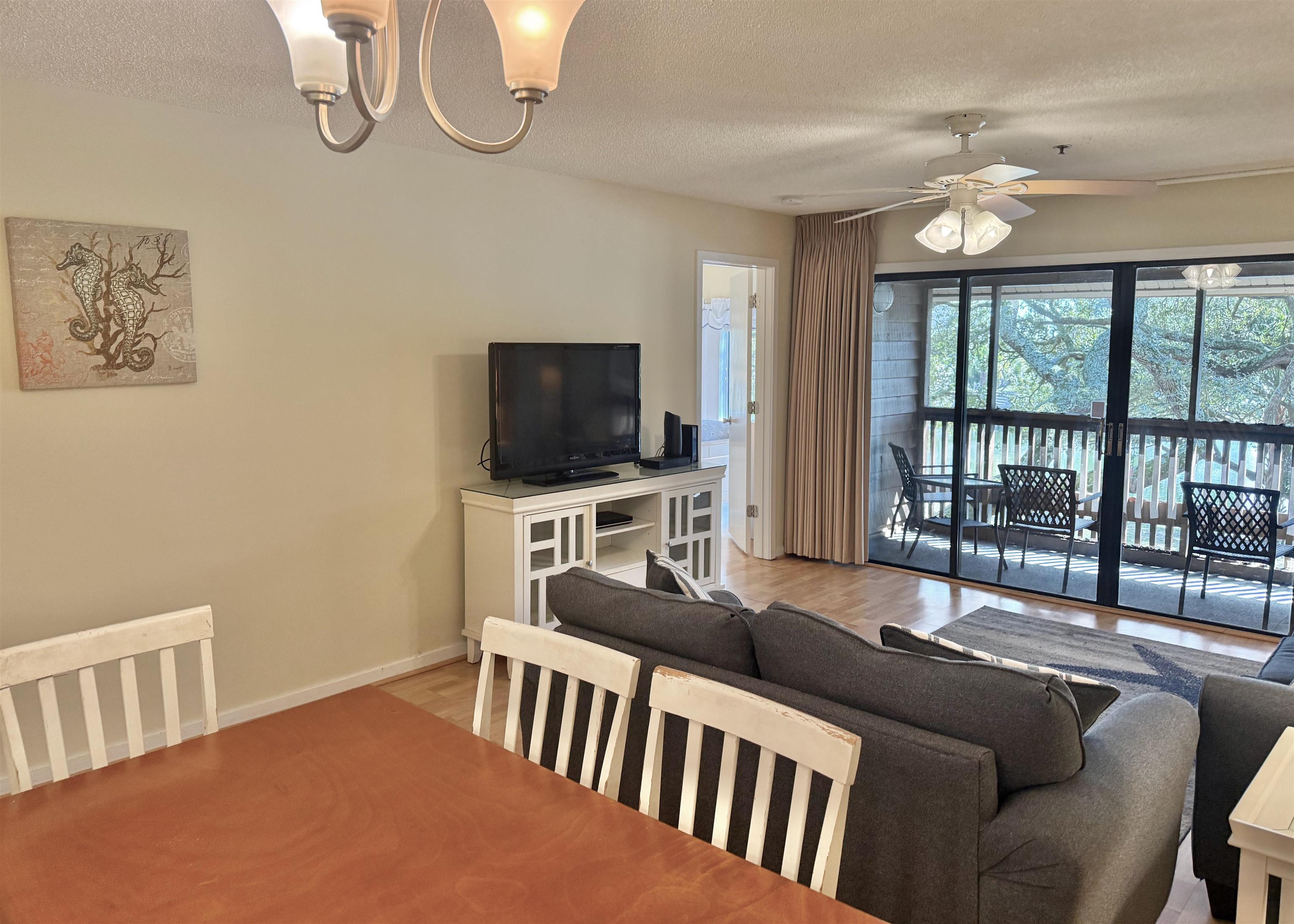 410 Melrose Pl. Property Photo 4