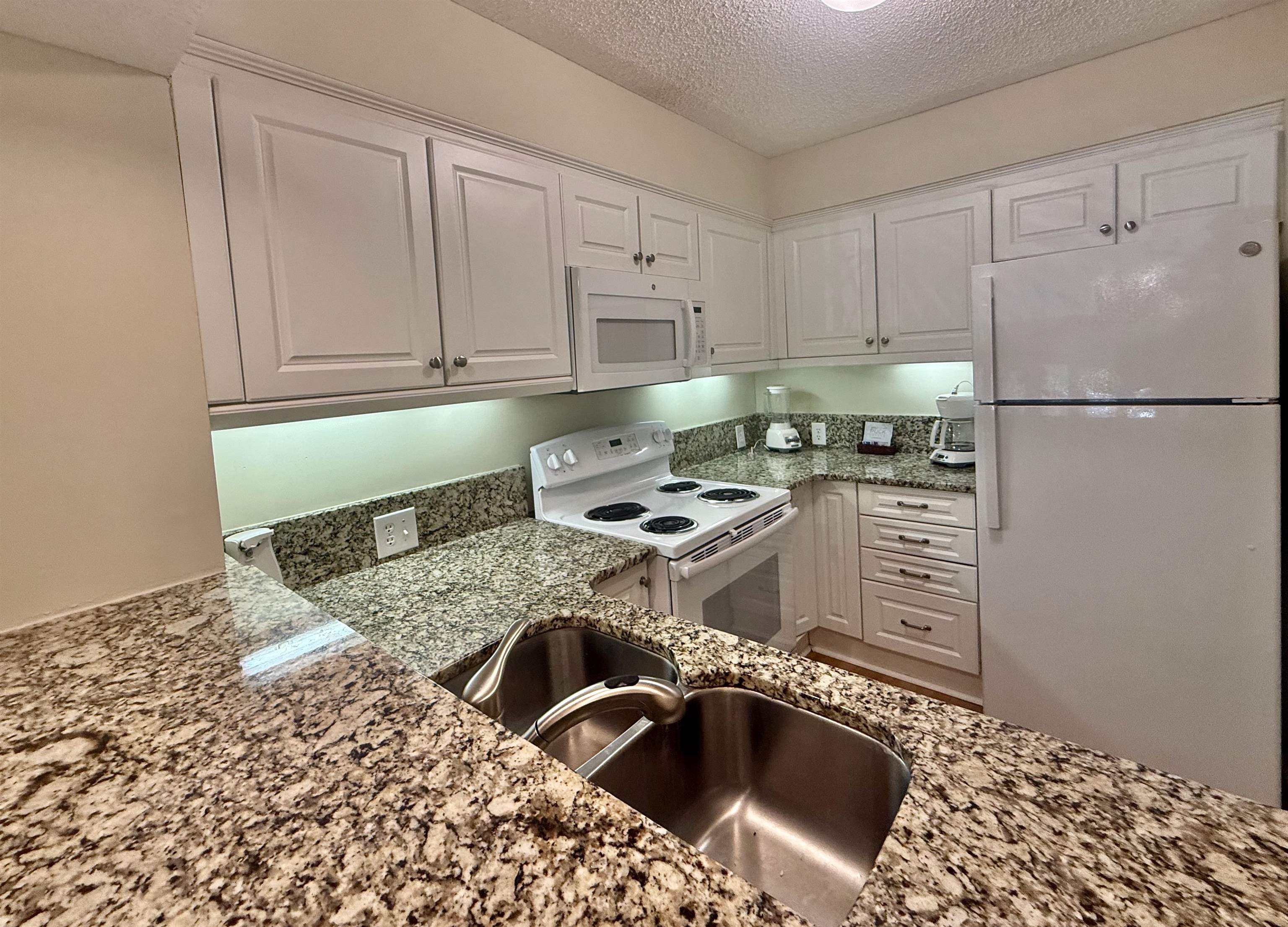 410 Melrose Pl. Property Photo 16