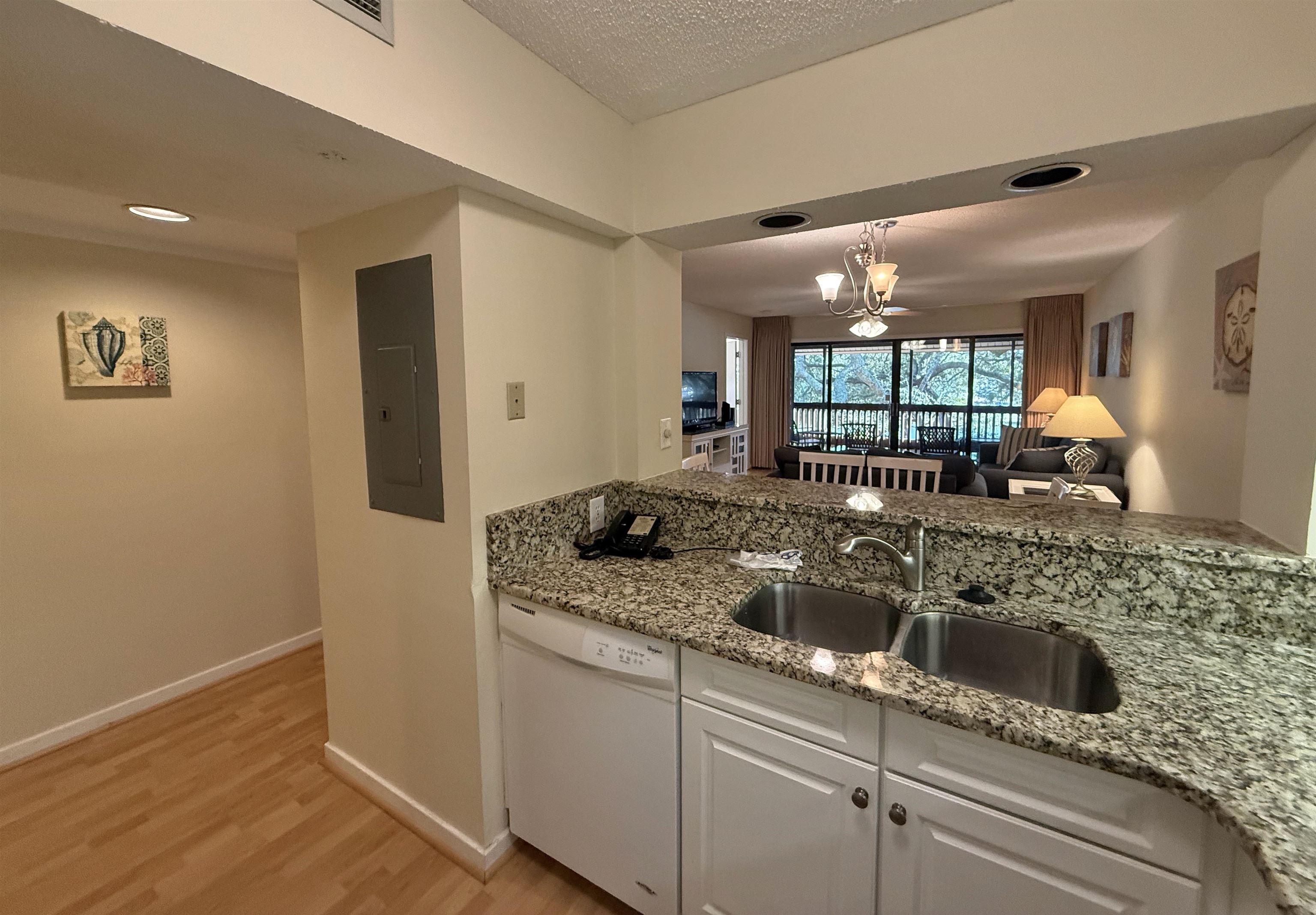 410 Melrose Pl. Property Photo 20