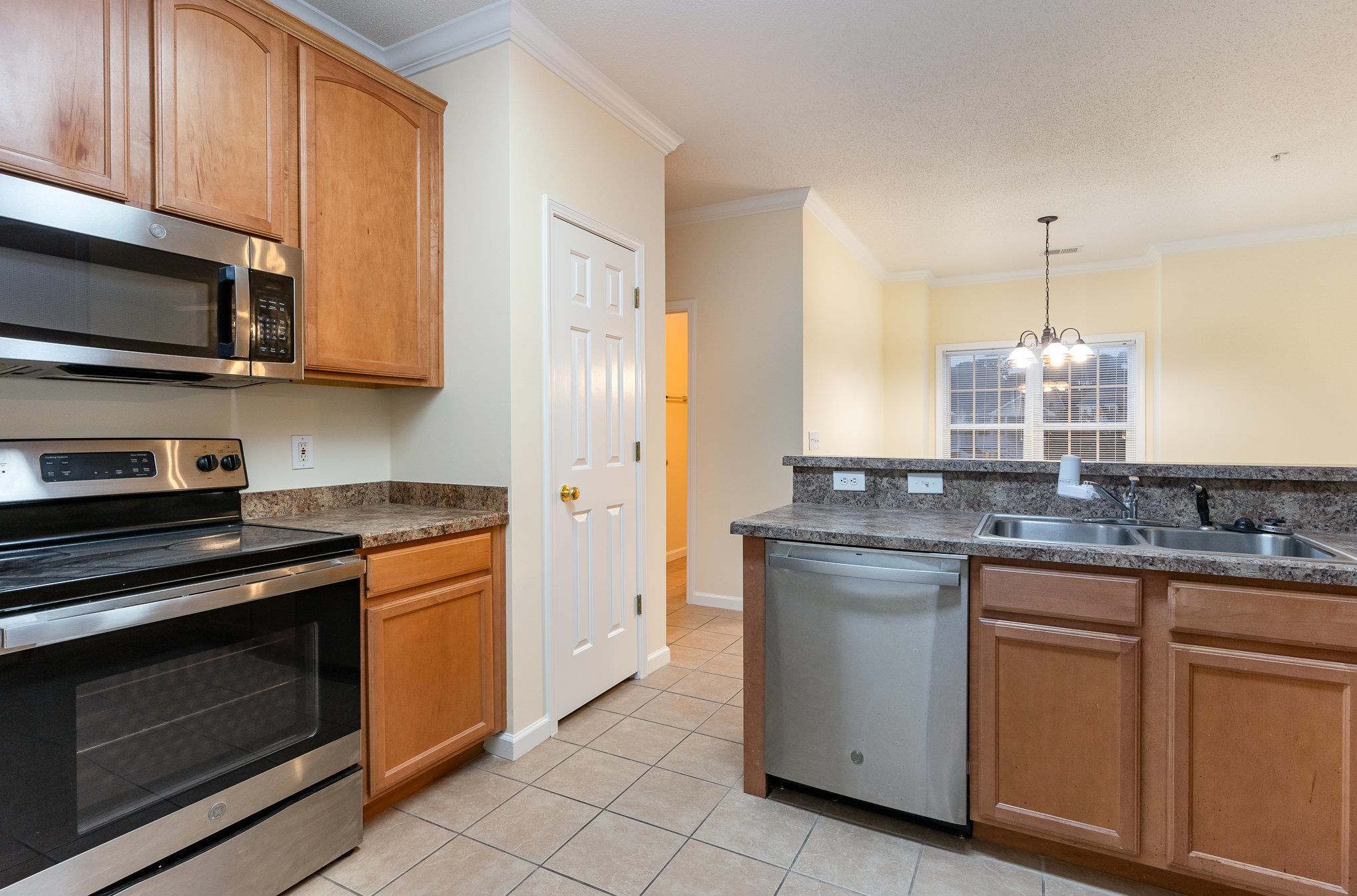 5810 Longwood Dr. Property Photo 10