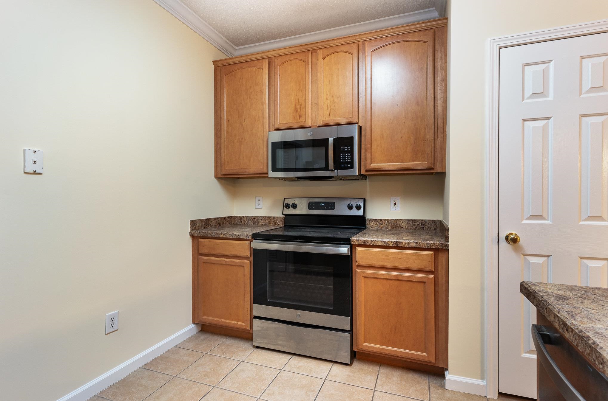 5810 Longwood Dr. Property Photo 12