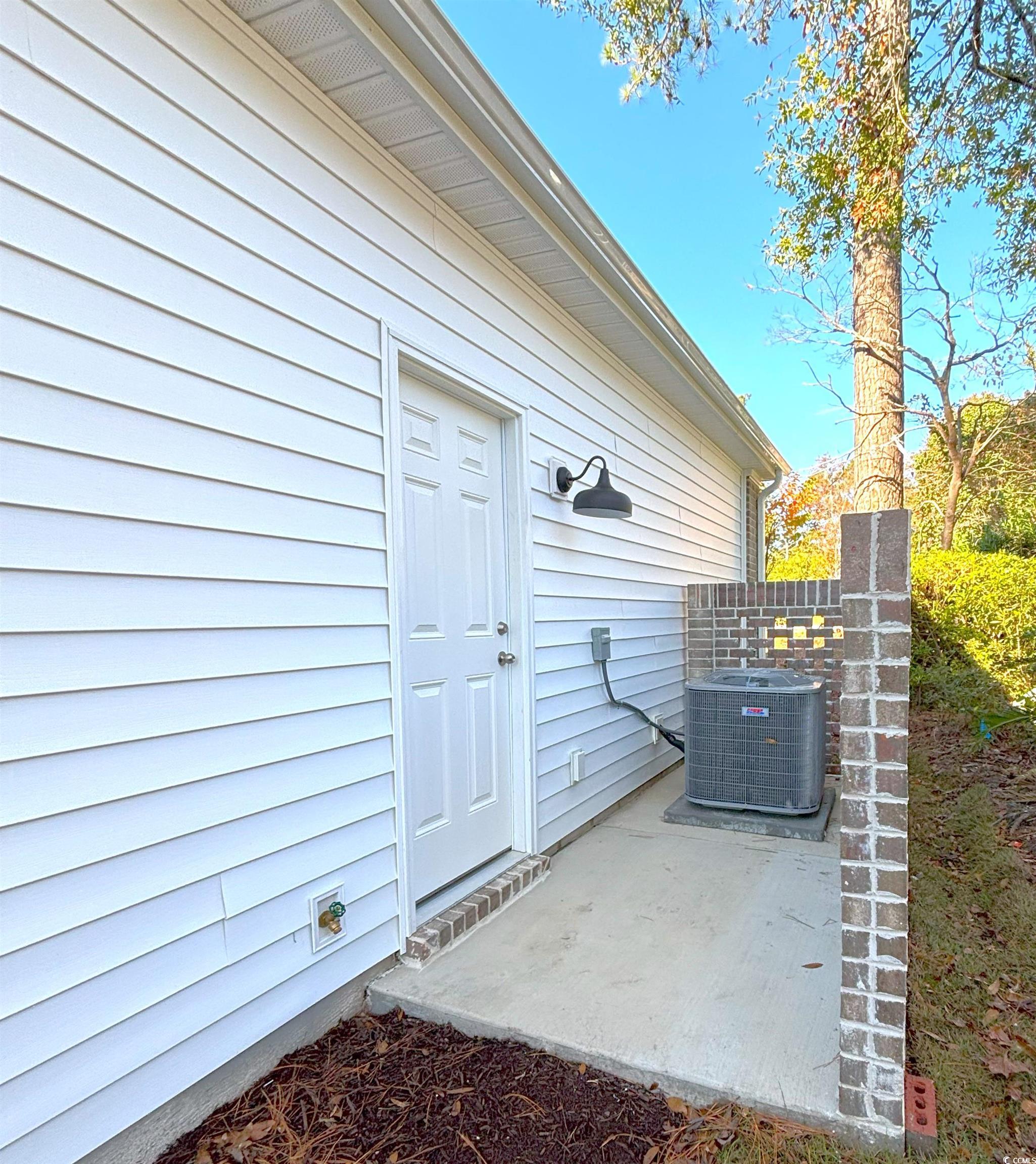 2588 Lake Vista Dr. Property Photo 6