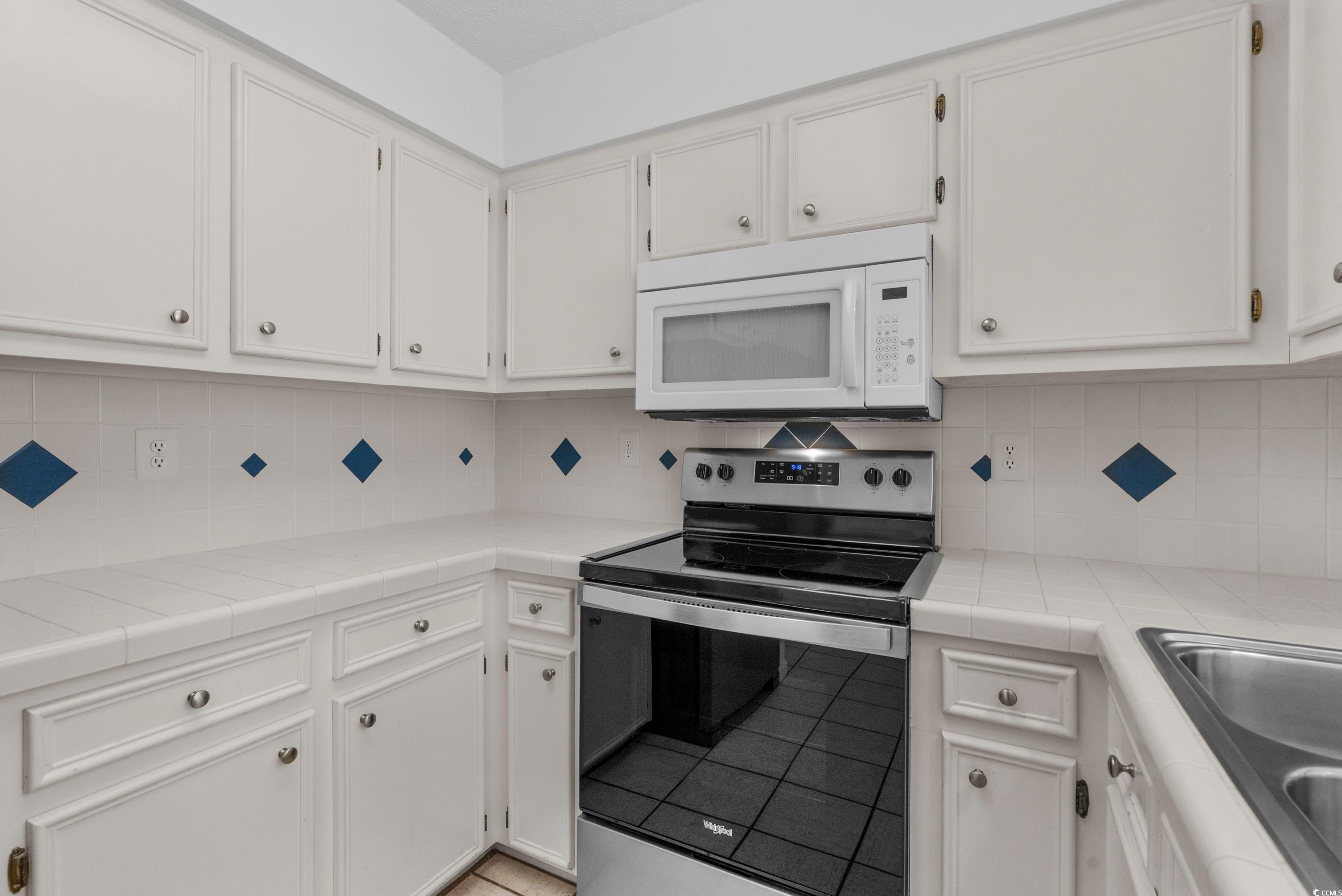 2925 Carriage Row Ln. Property Photo 10