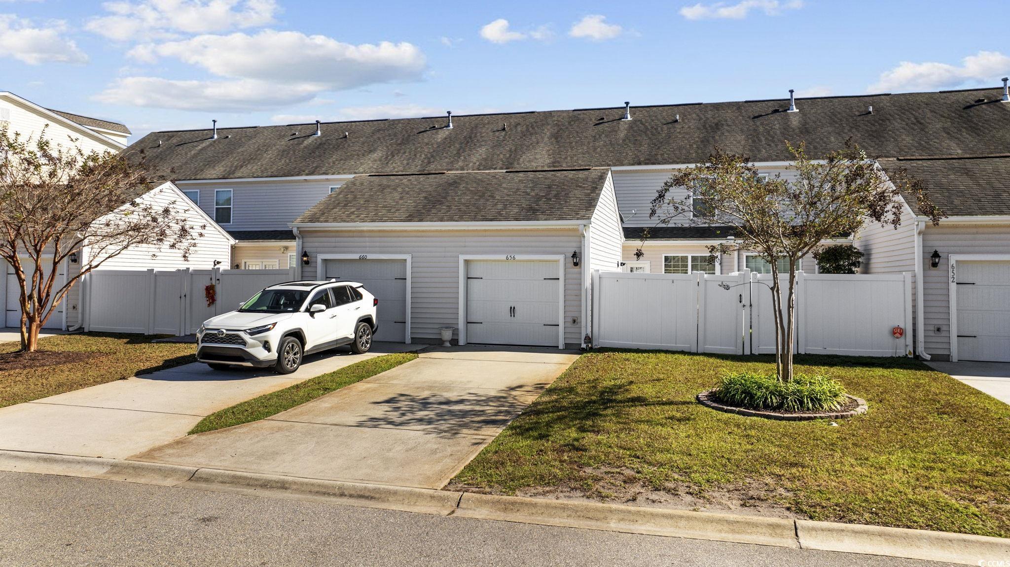 656 Pistoia Ln. Property Photo 2