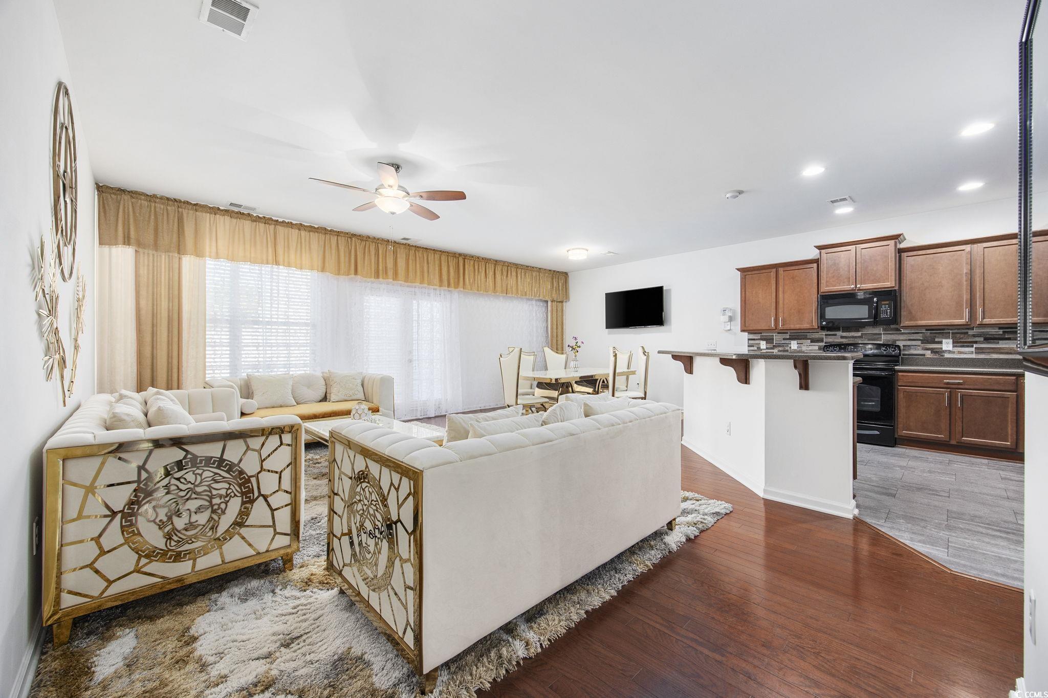 656 Pistoia Ln. Property Photo 8