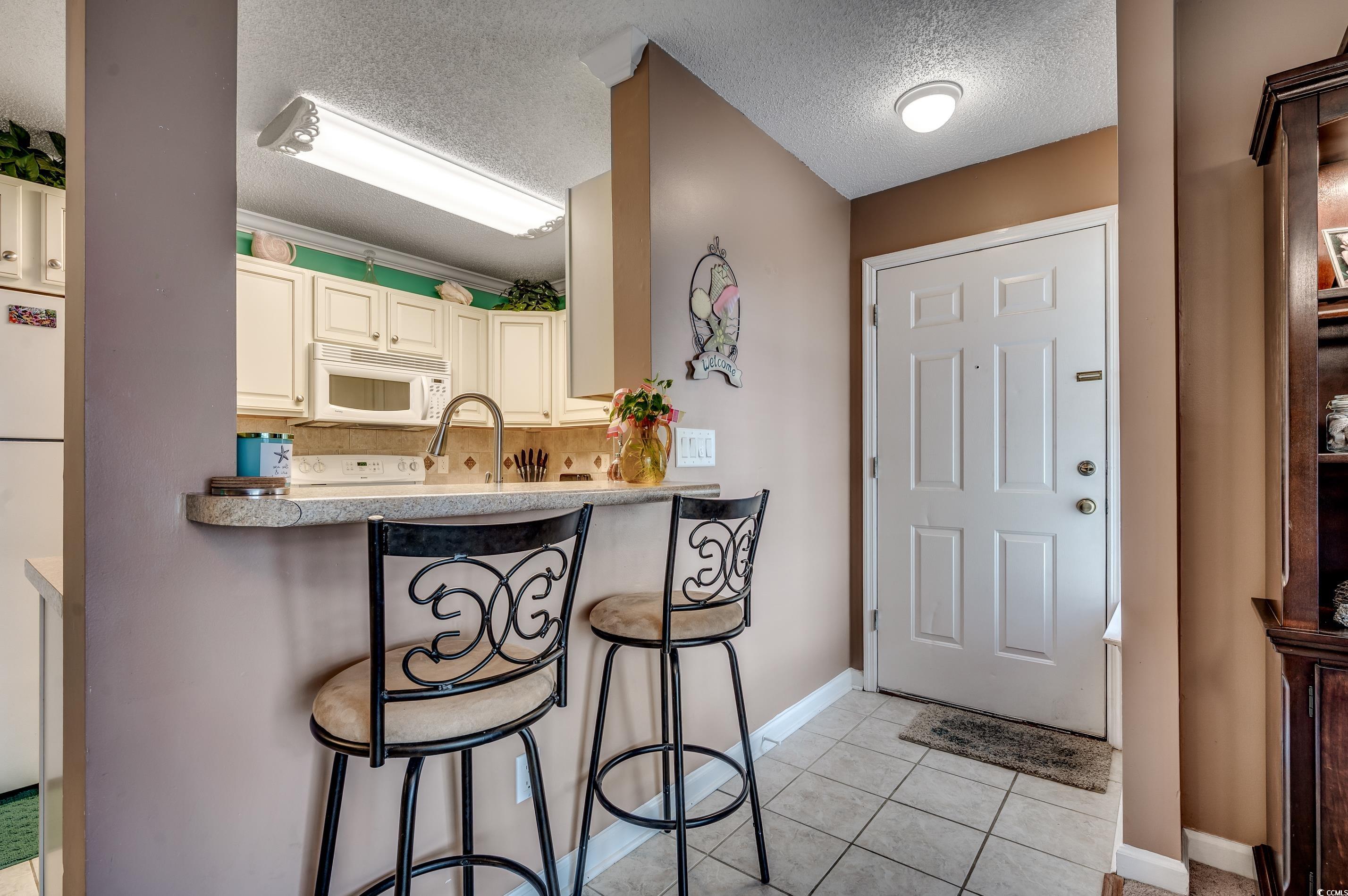 2226 Huntington Dr. Property Photo 2