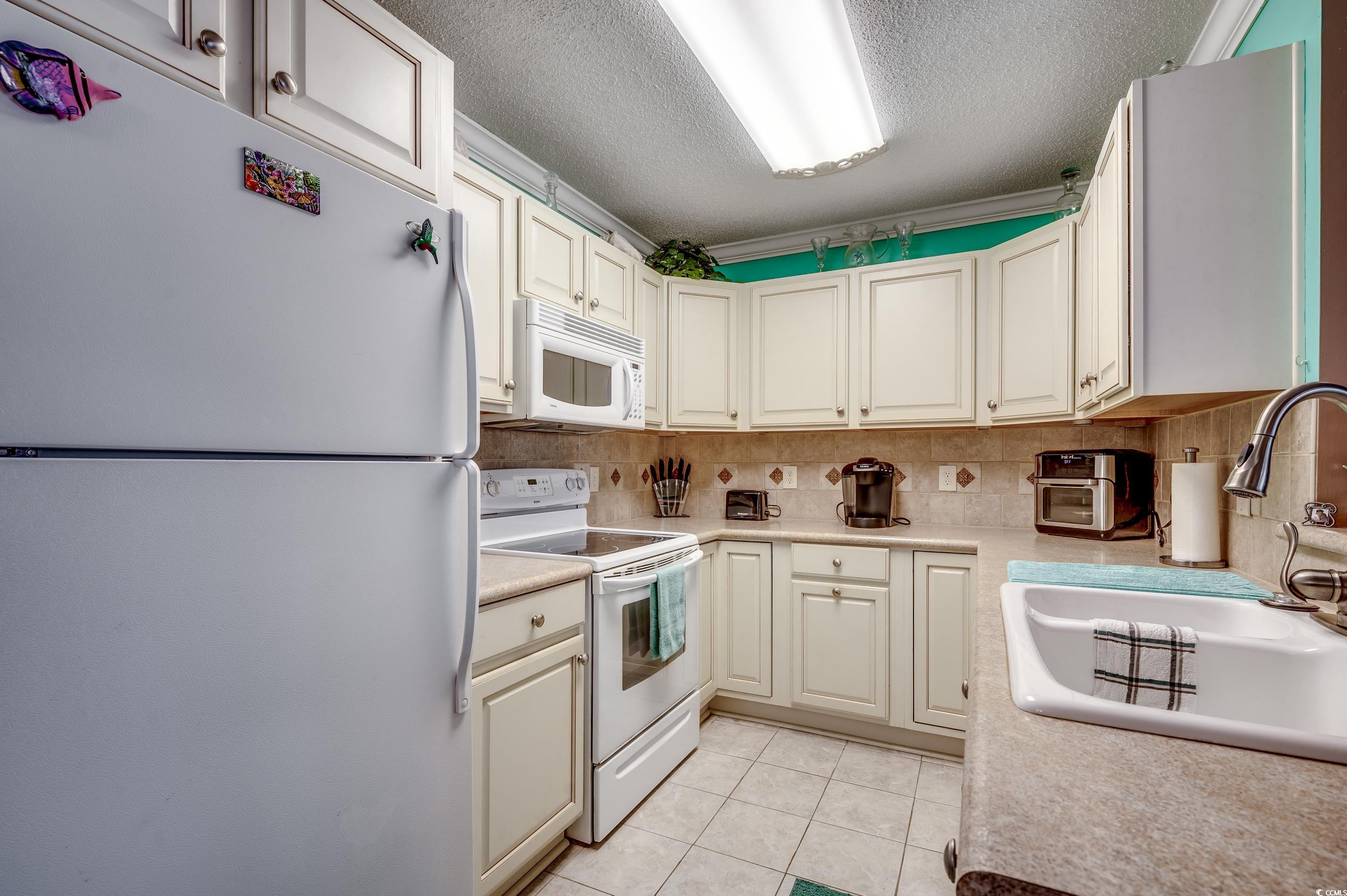 2226 Huntington Dr. Property Photo 8