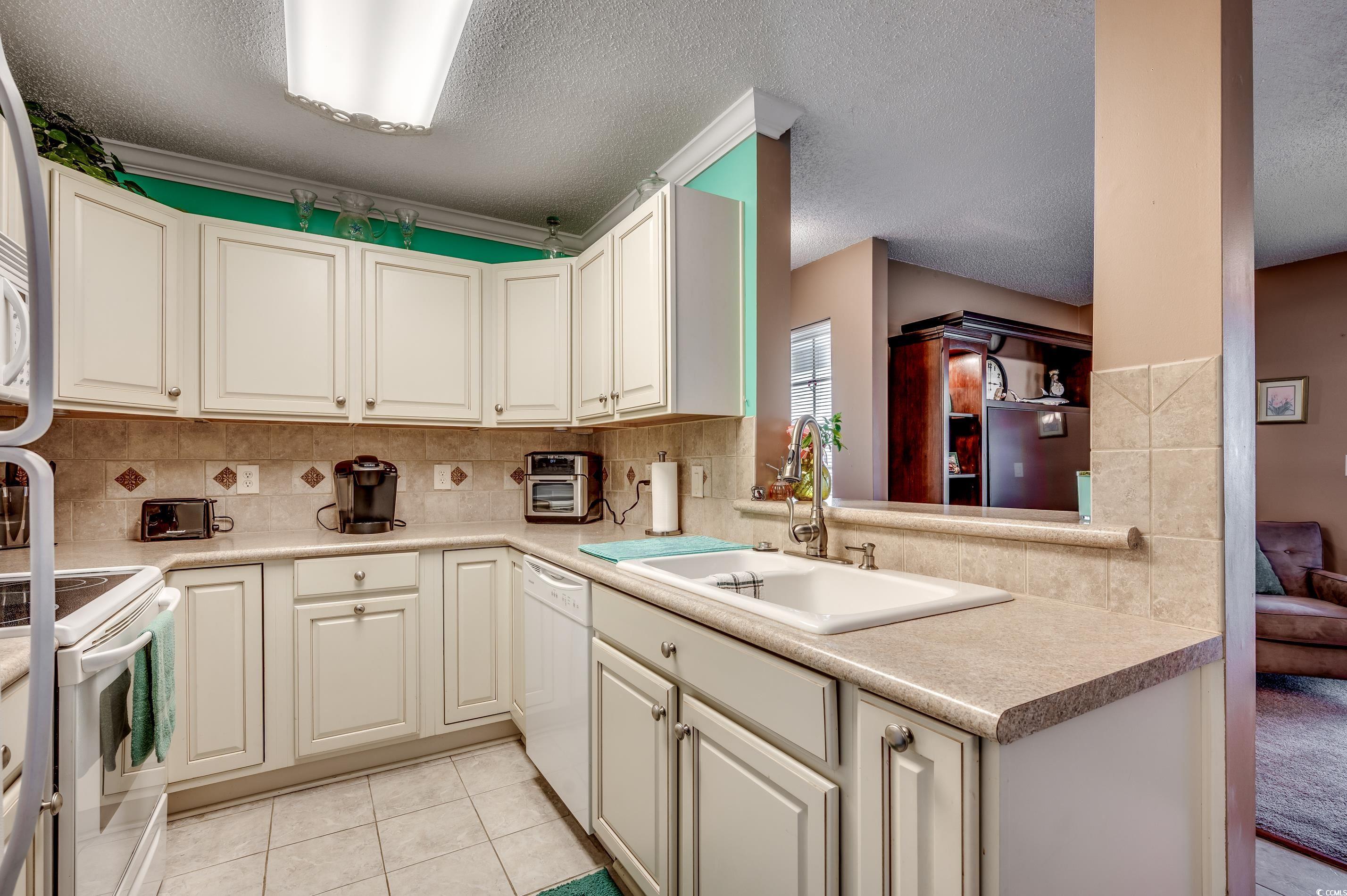 2226 Huntington Dr. Property Photo 9