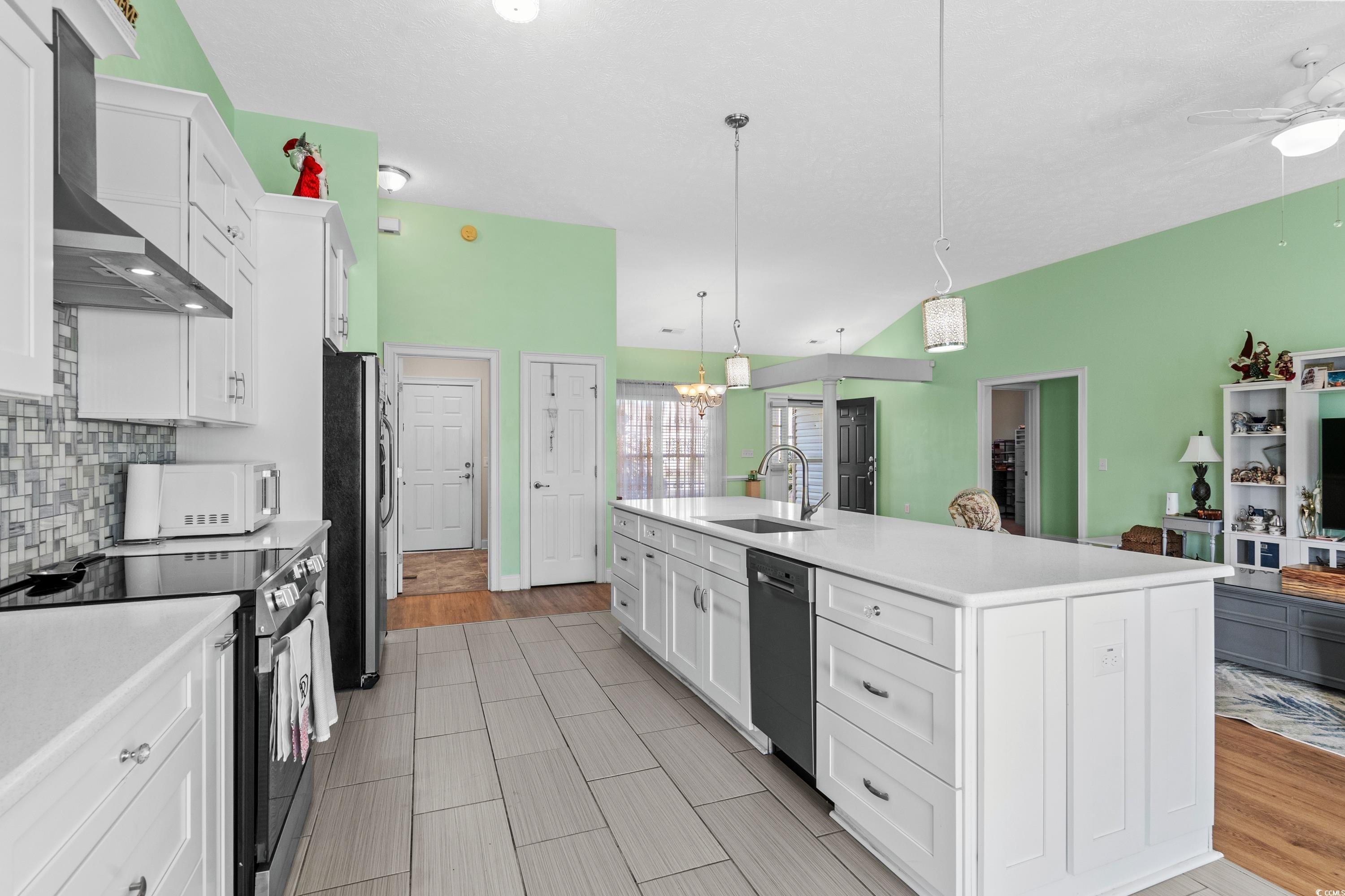 1009 Hopscotch Ln. Property Photo 5