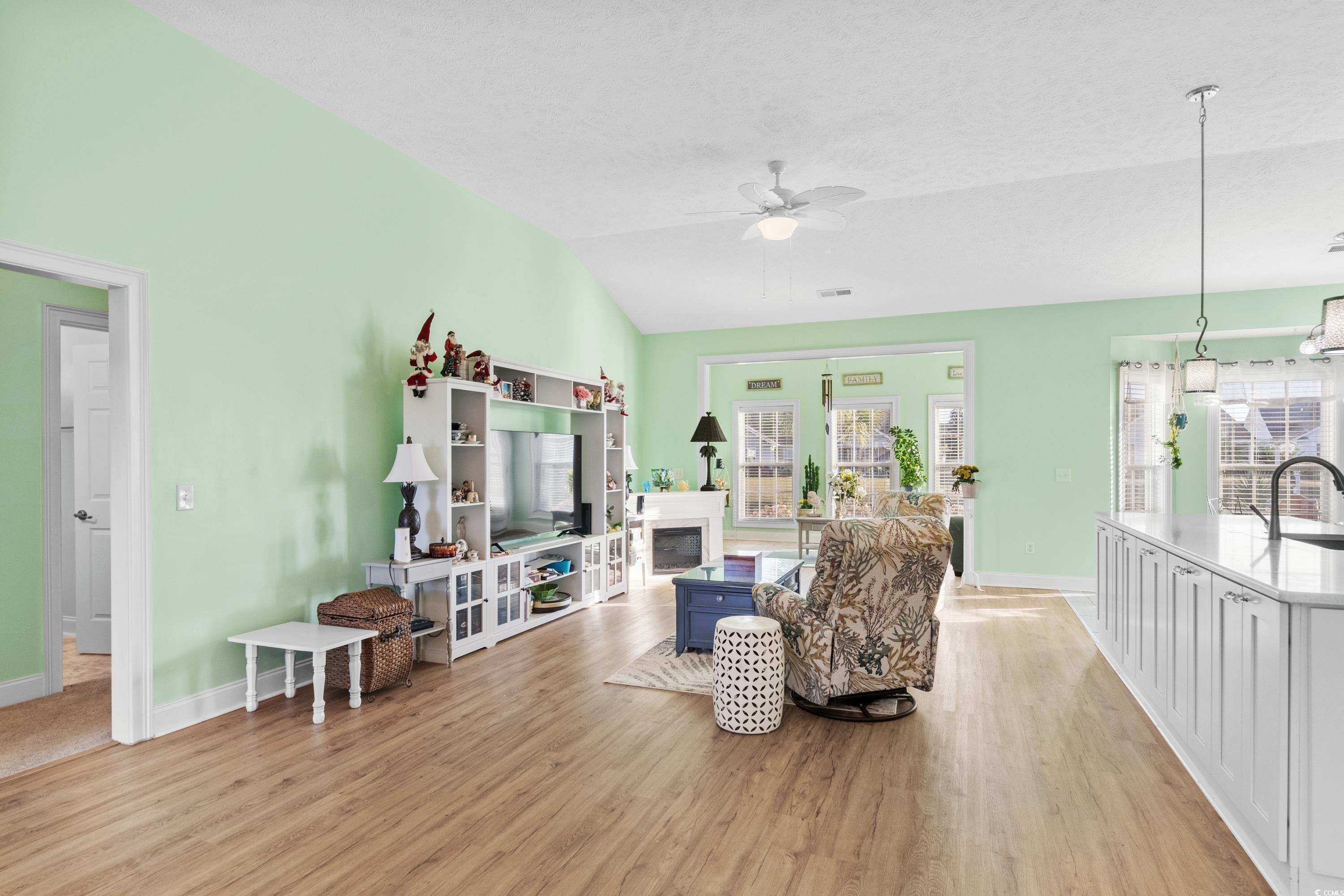 1009 Hopscotch Ln. Property Photo 8