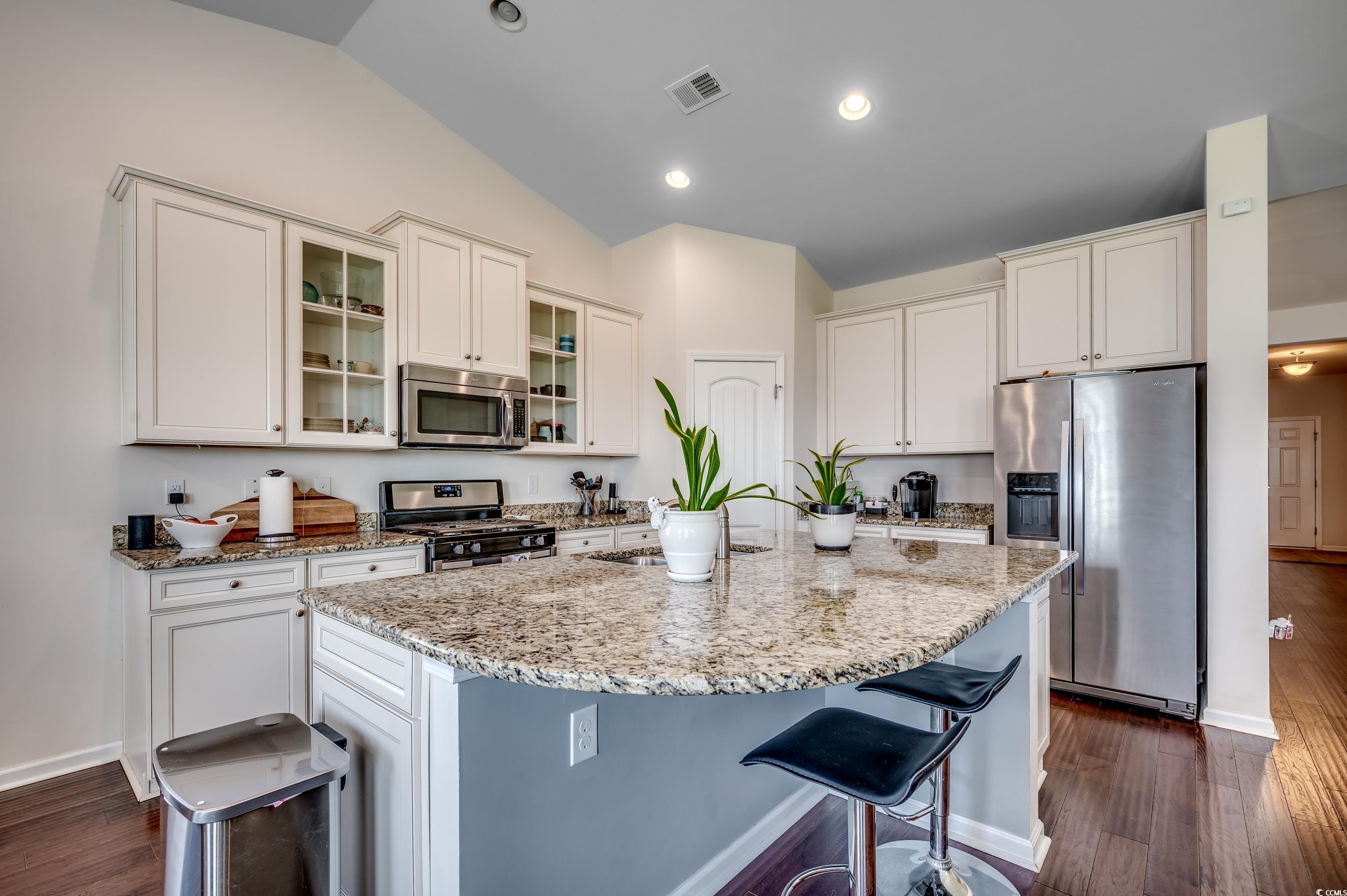 190 Campania St. Property Photo 4