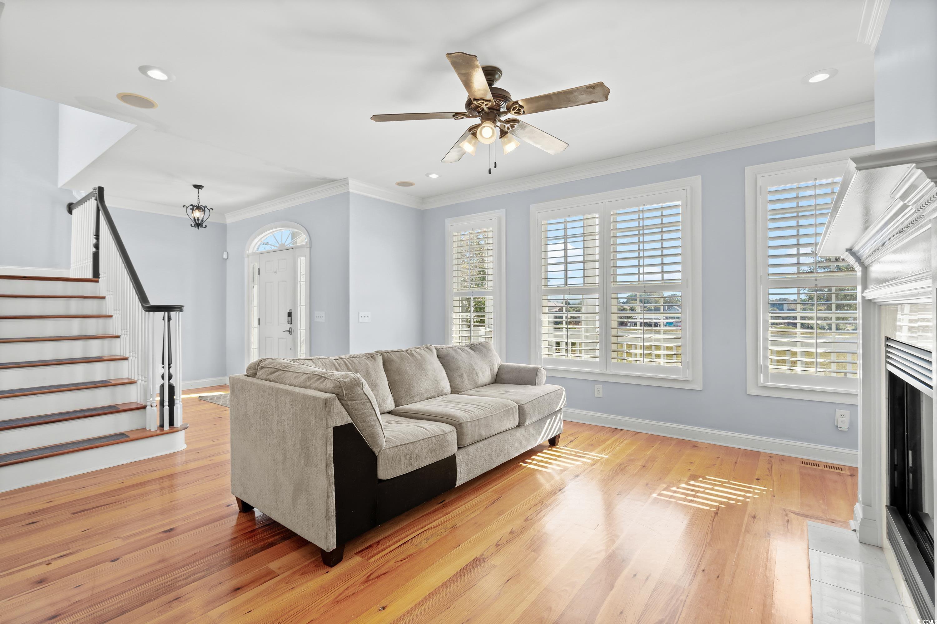 879 Waterton Ave. Property Photo 3