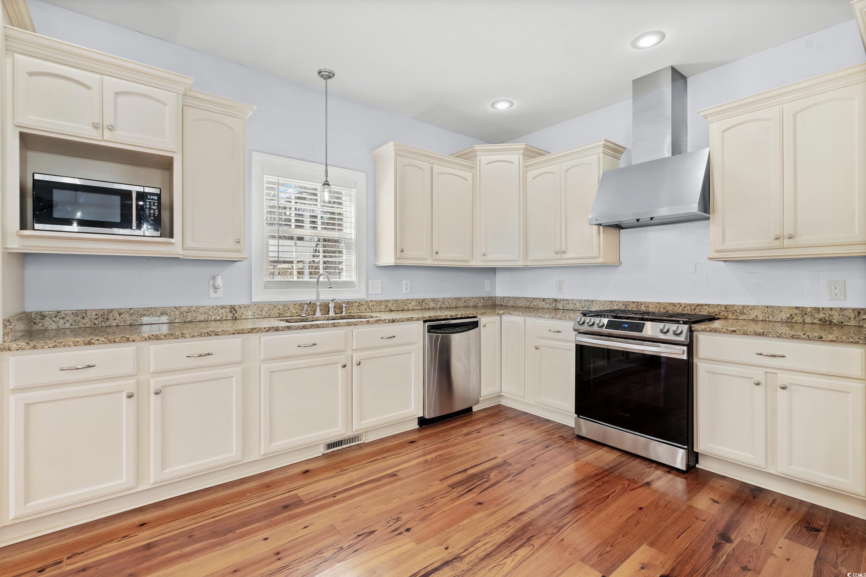 879 Waterton Ave. Property Photo 14