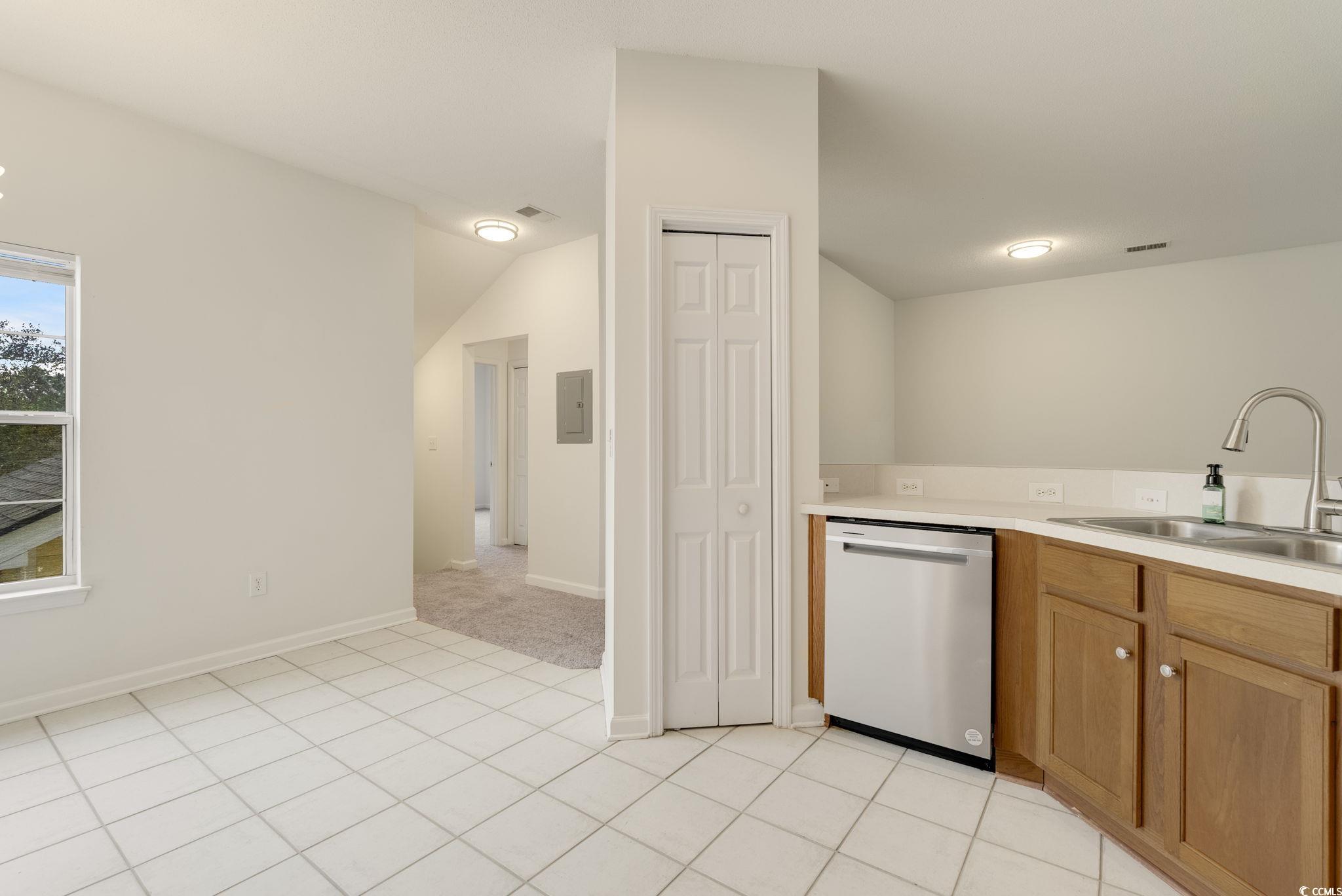 4435-f Montrose Ln. Property Photo 15