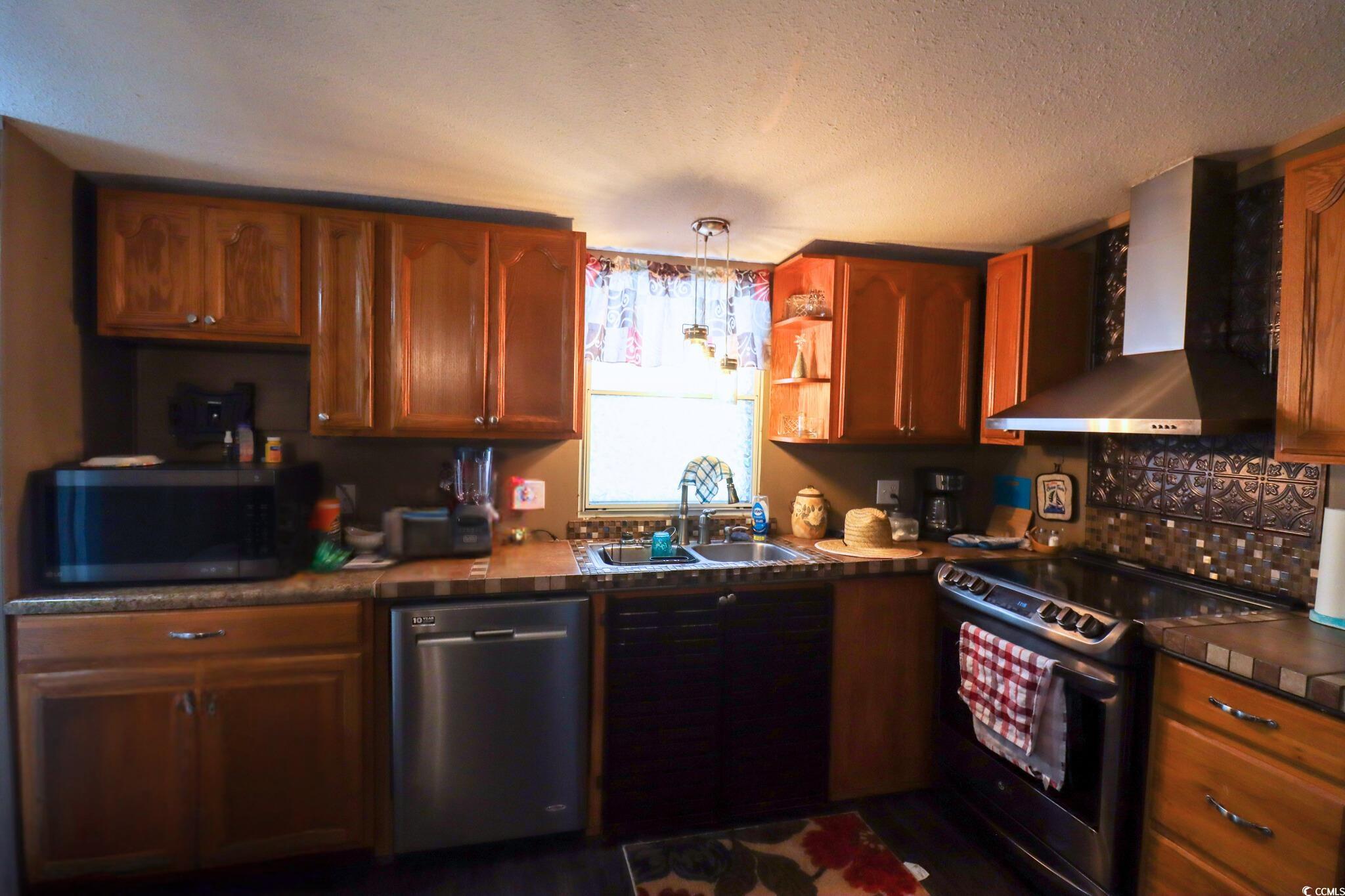 1038 Palm Dr. Property Photo 4