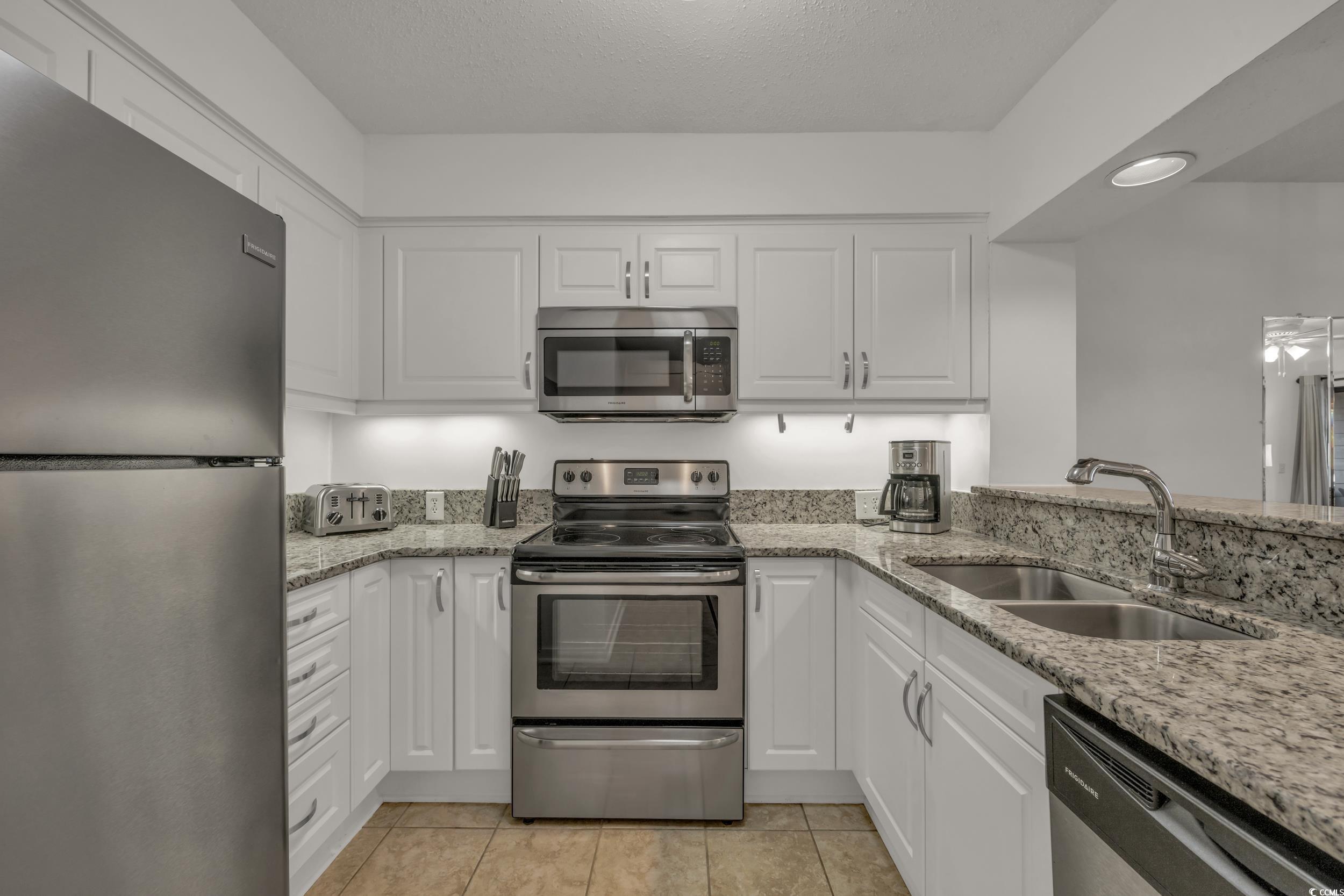 410 Melrose Pl. Property Photo 14