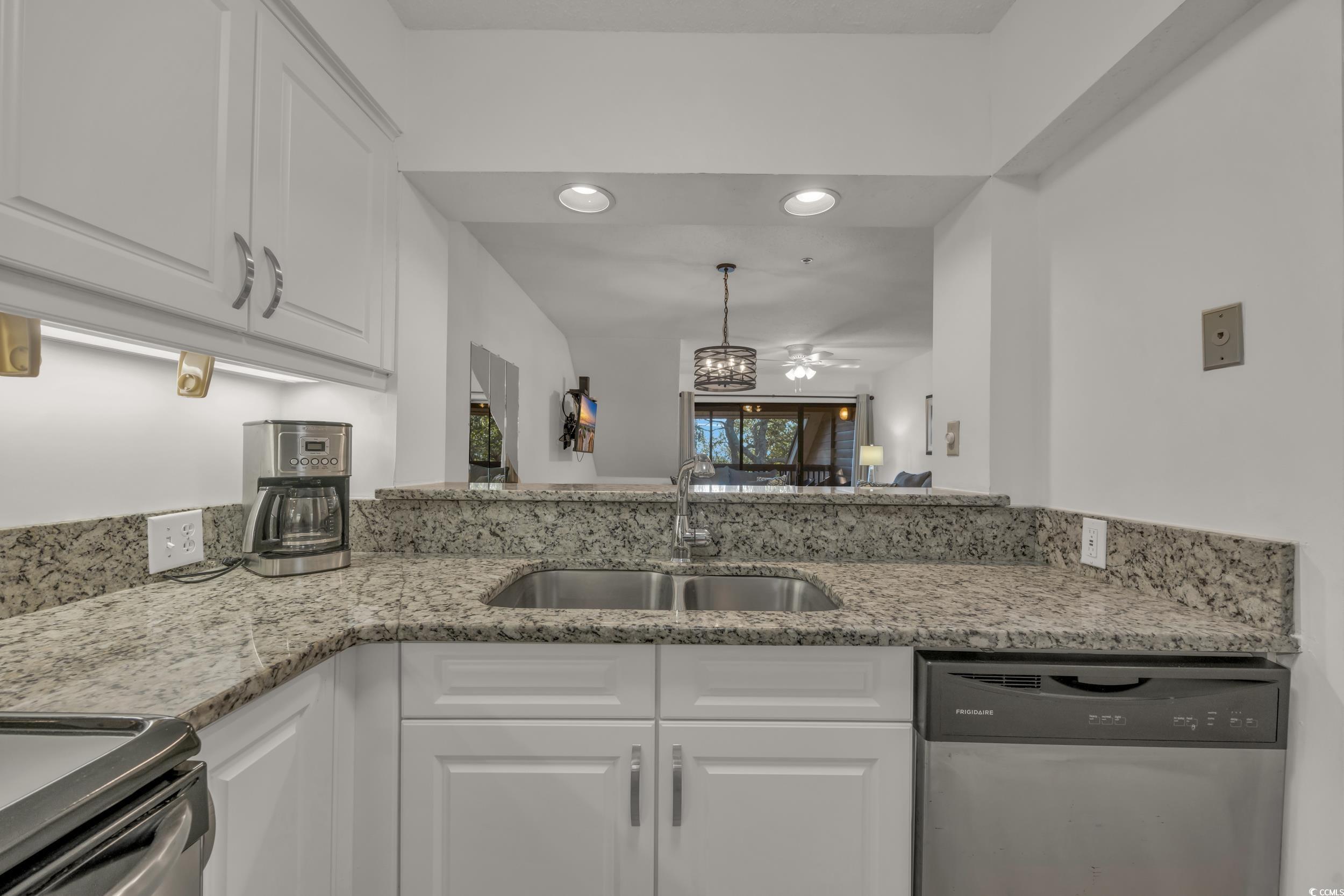 410 Melrose Pl. Property Photo 15